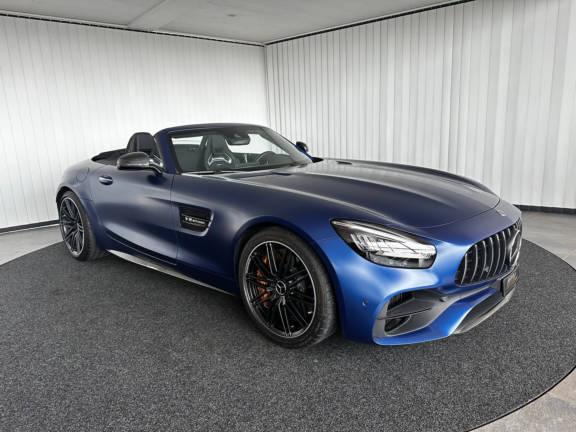 MERCEDES-BENZ AMG GT C Roadster-showroom-element-3