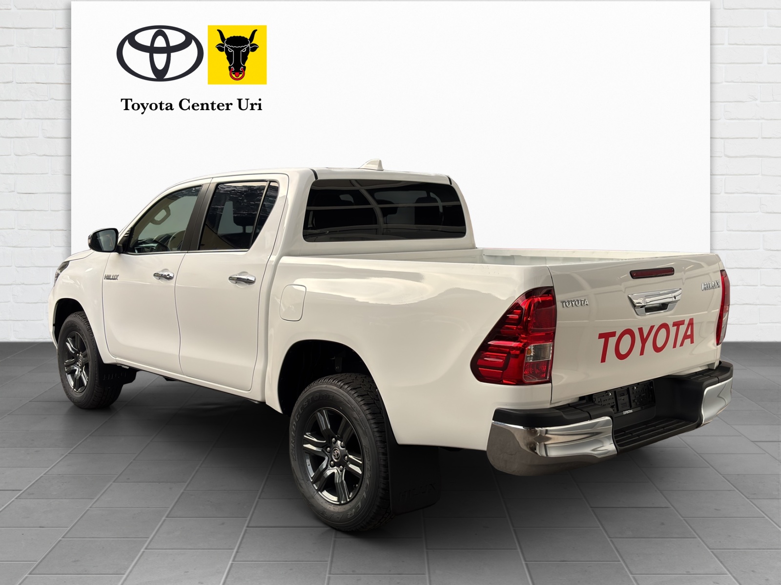TOYOTA Hilux 2.8D-4D MHEV Style Double Cab 4x4 A-showroom-element-2