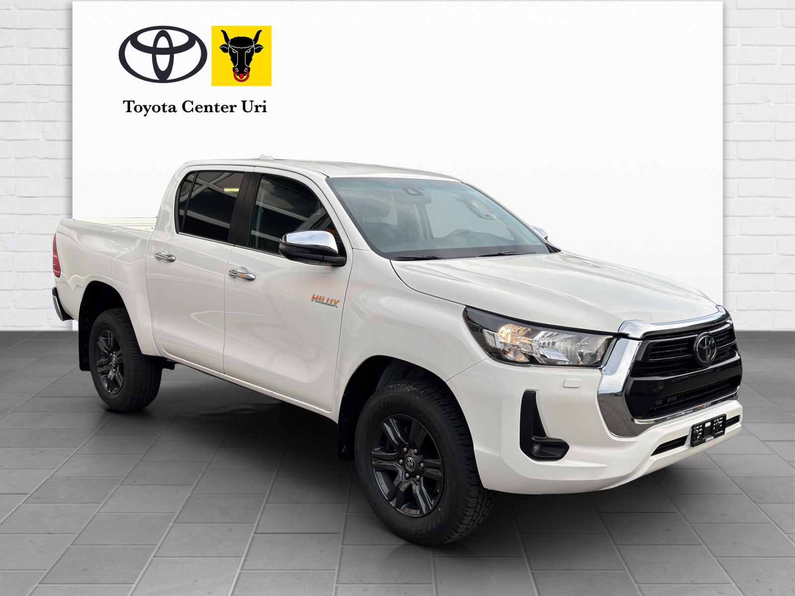 TOYOTA Hilux 2.8D-4D MHEV Style Double Cab 4x4 A-showroom-element-3