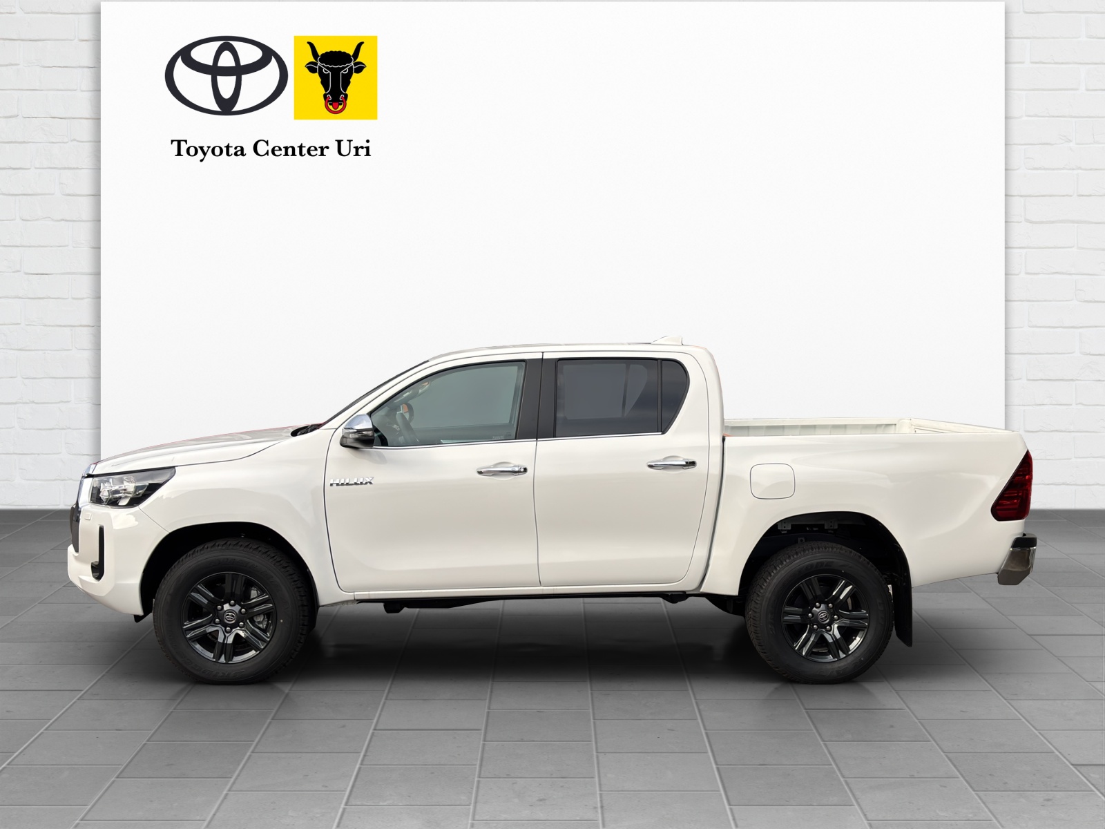 TOYOTA Hilux 2.8D-4D MHEV Style Double Cab 4x4 A-showroom-element-1