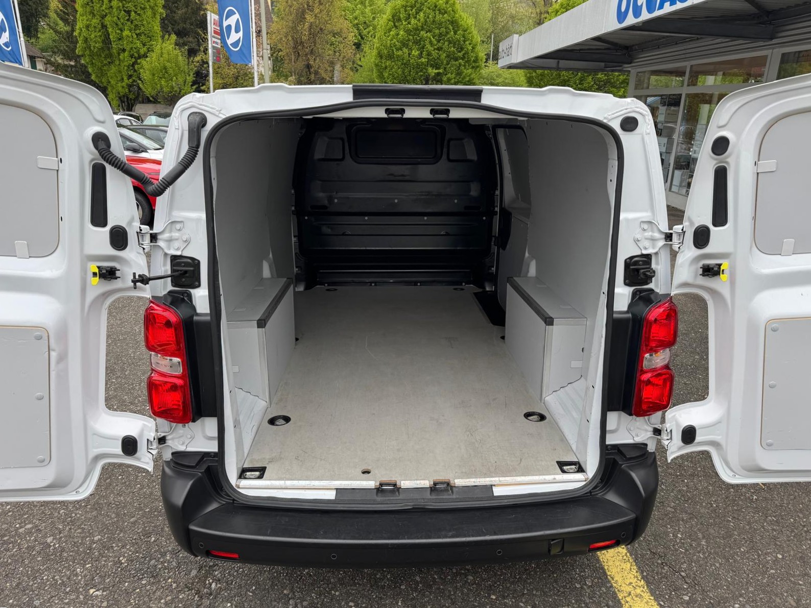CITROEN Jumpy HDi140 XL 2.0 L2 AT-image-16
