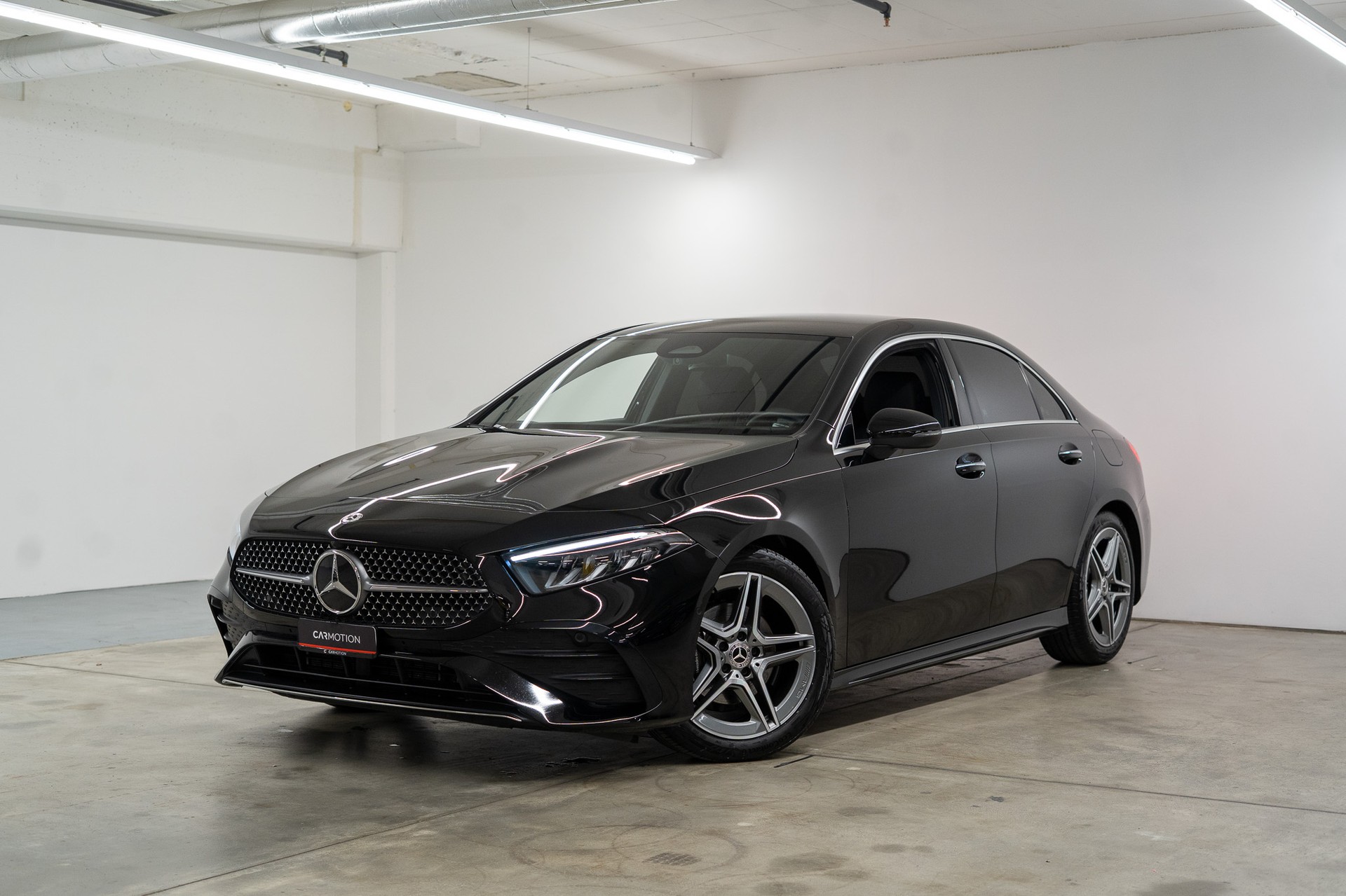 MERCEDES-BENZ A 180 AMG Line Limousine *FACELIFT*