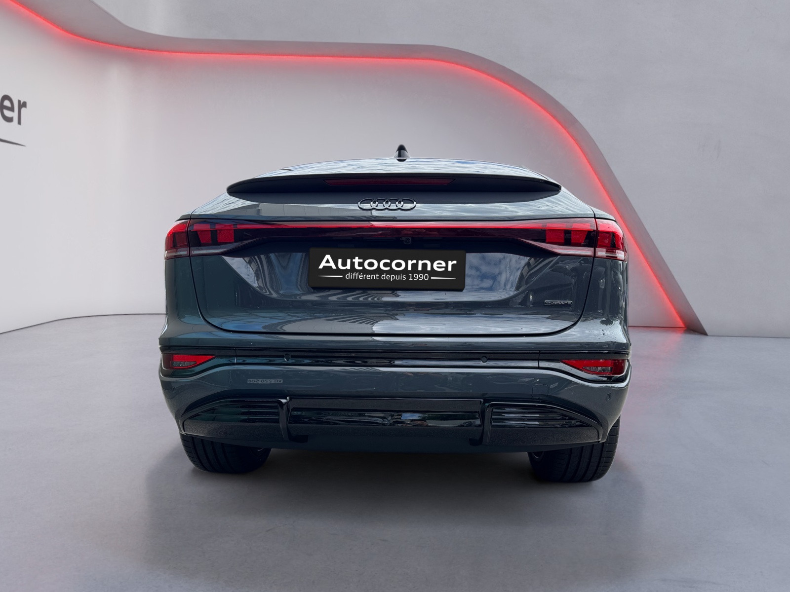 AUDI Q6 Sportback e-tron quattro-showroom-element-3