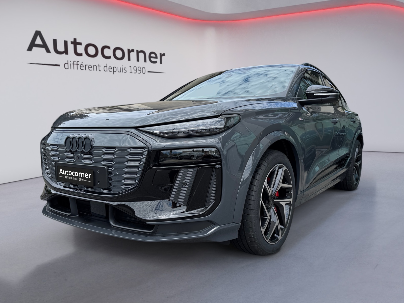 AUDI Q6 Sportback e-tron quattro-showroom-element-1