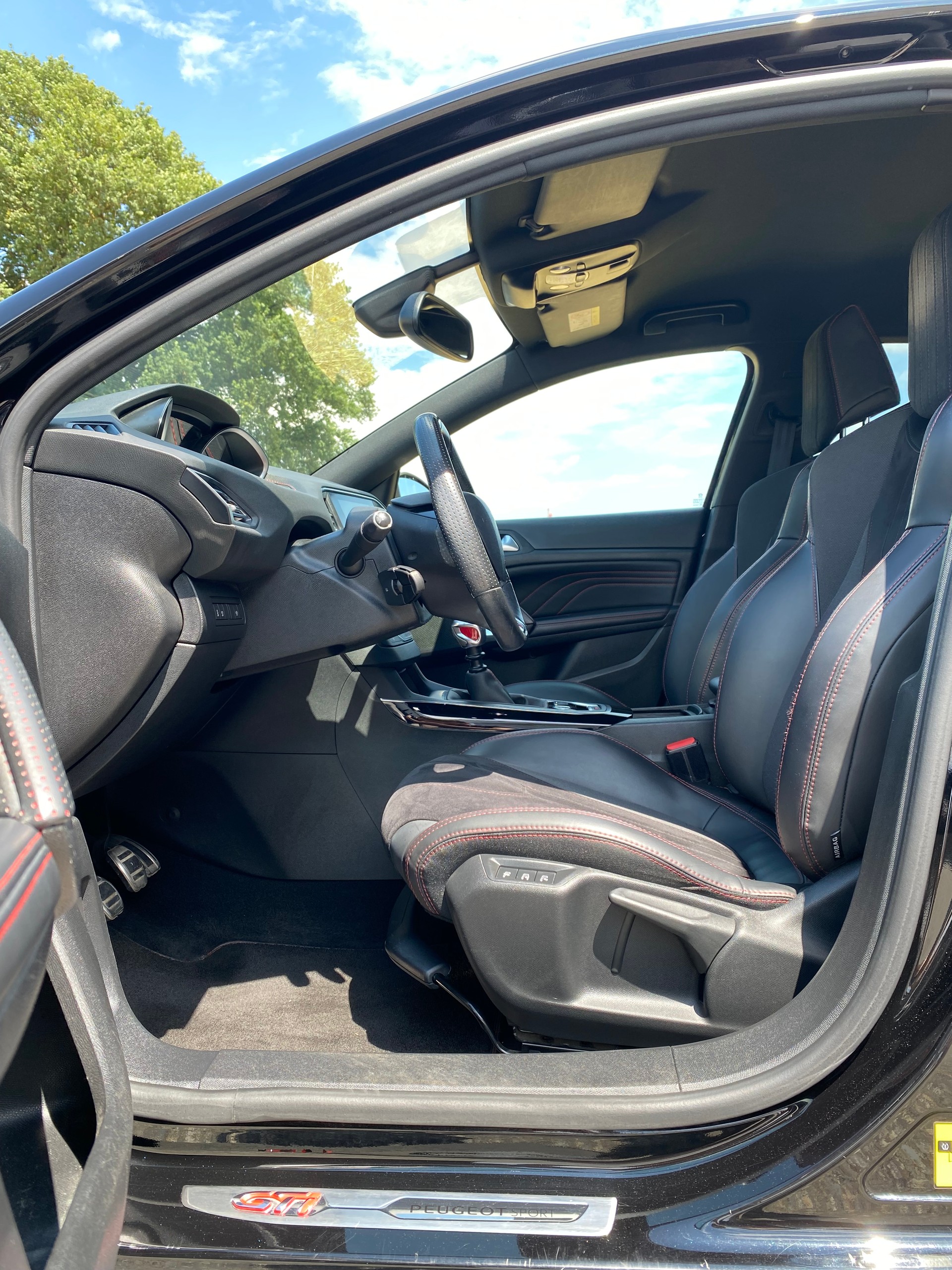 PEUGEOT 308 1.6 GTi-image-4