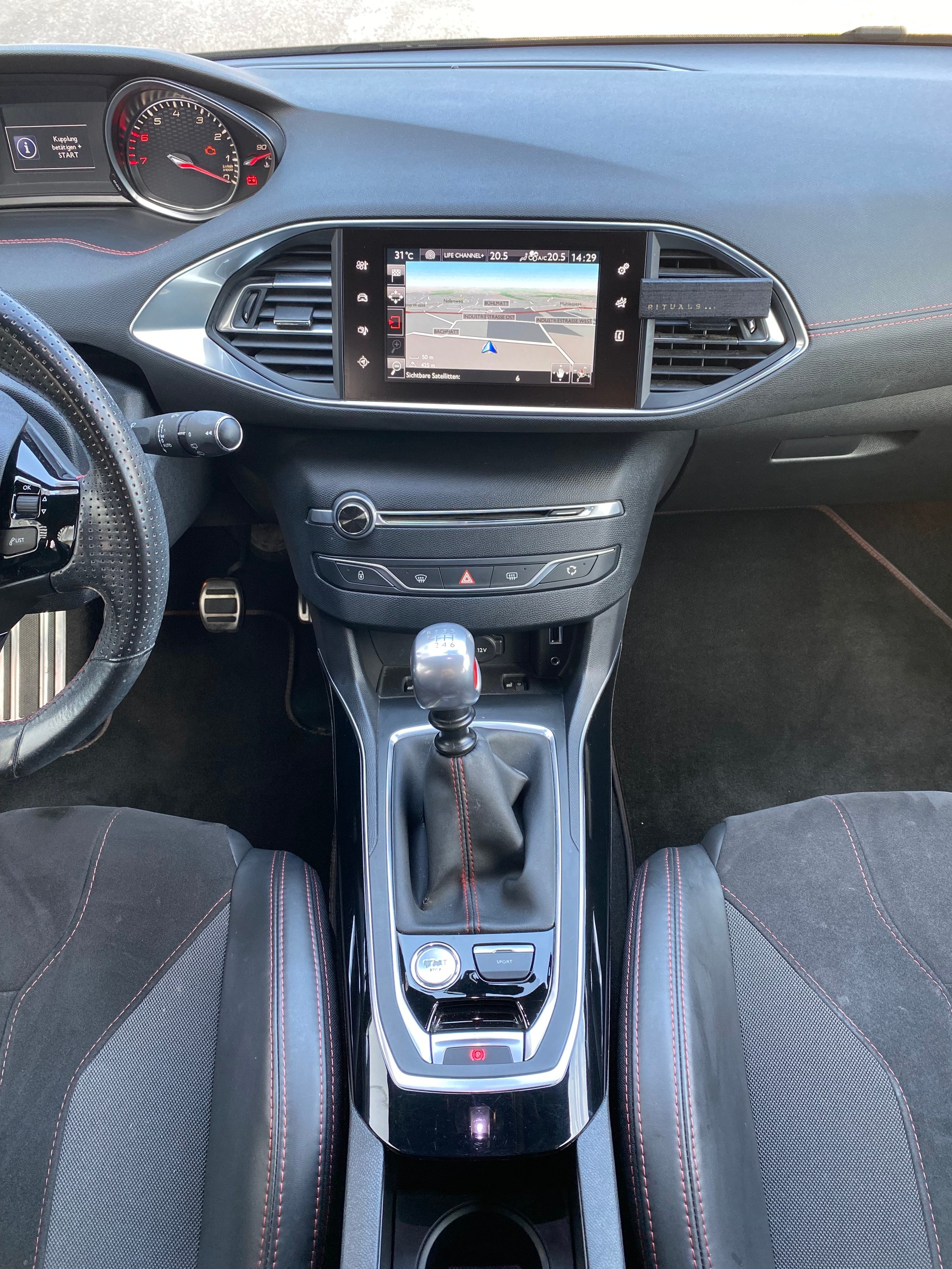 PEUGEOT 308 1.6 GTi-image-12