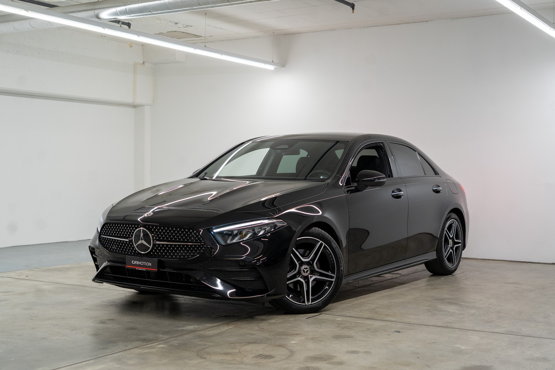 MERCEDES-BENZ A 180 AMG Line Limousine *FACELIFT*