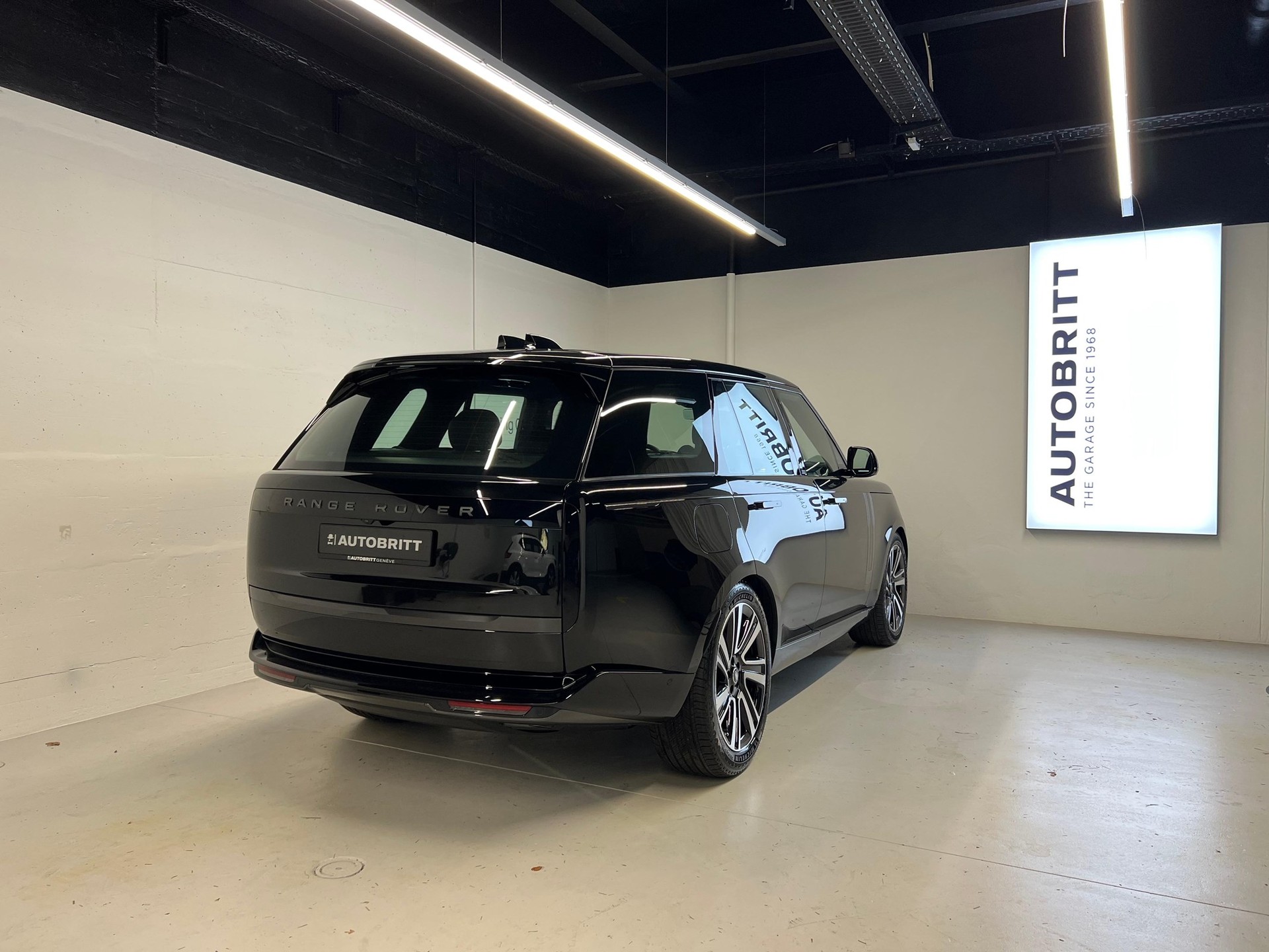 LAND ROVER Range Rover 3.0 I6 P550e HSE-showroom-element-1