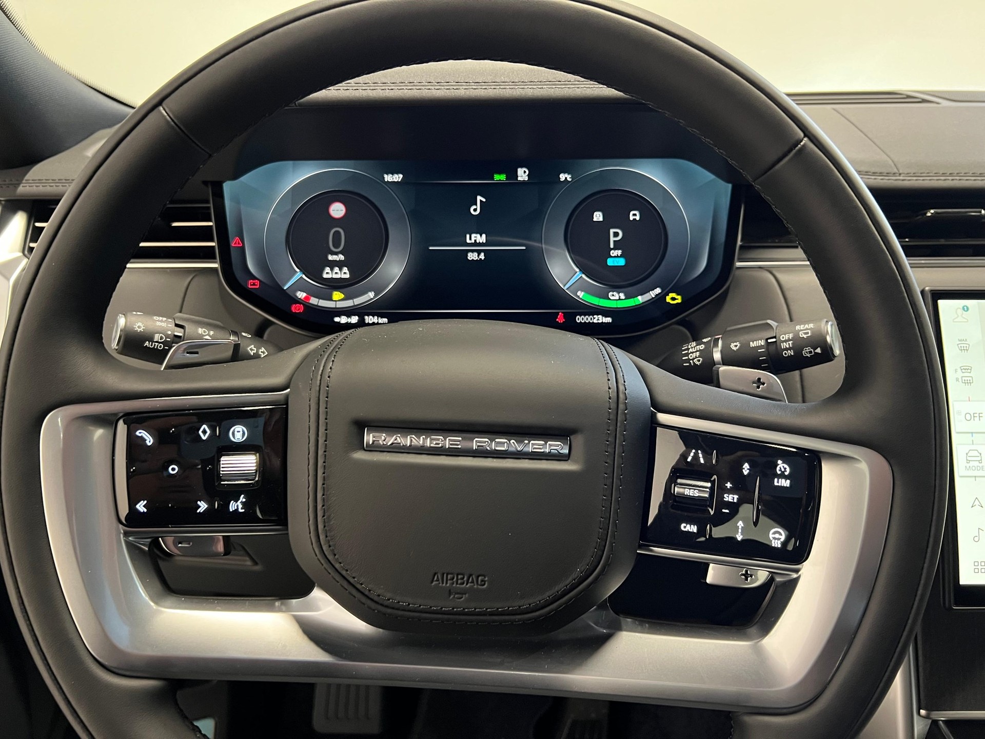 LAND ROVER Range Rover 3.0 I6 P550e HSE-showroom-element-3