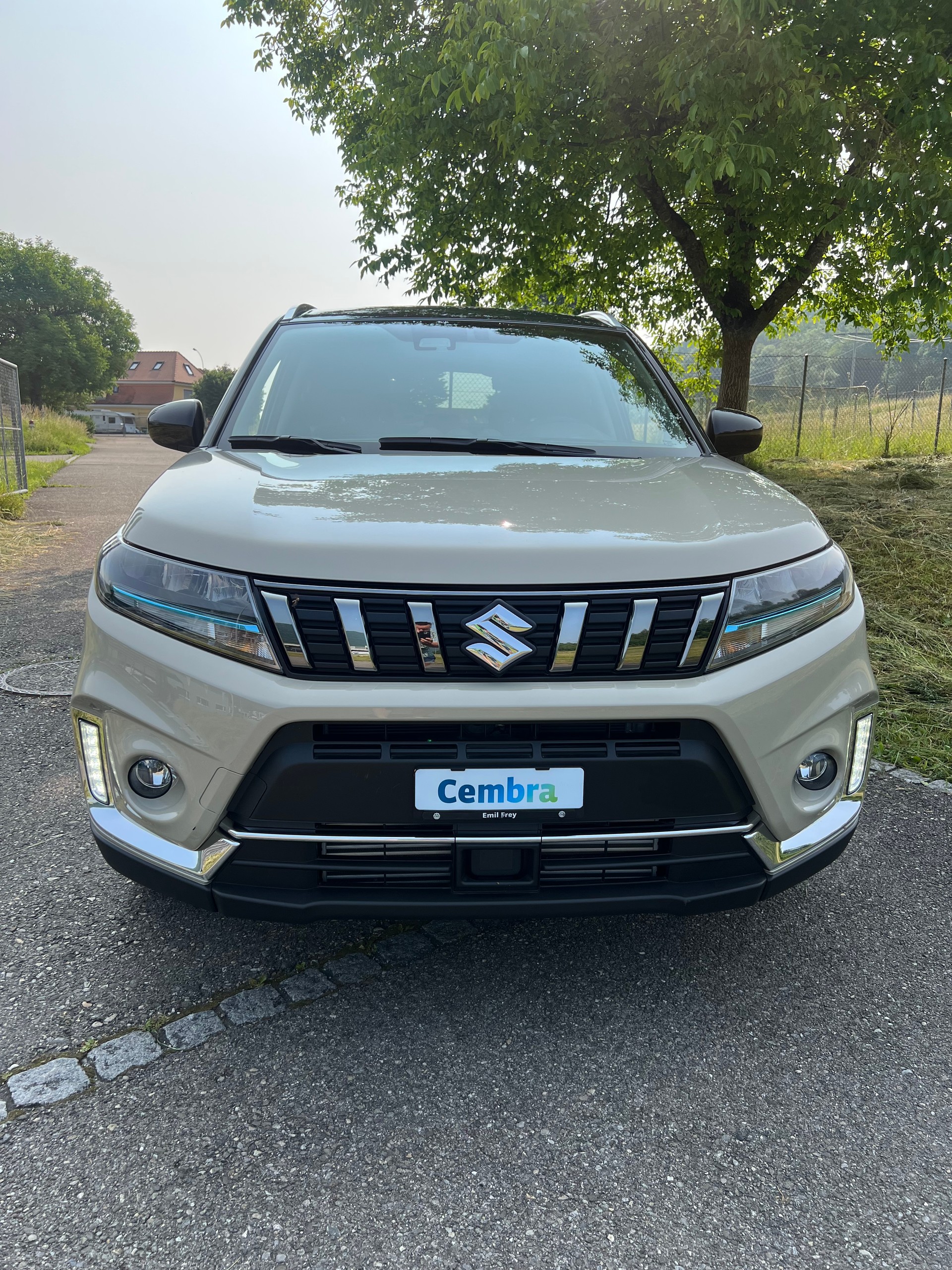 SUZUKI VITARA 1.4 HYBRIDE ALLGRIP AUTOMAT "40 JAHRE SUZUKI" CH WAGEN !! TOP ZUSTAND. VOLL OPTIONEN !!-showroom-element-2
