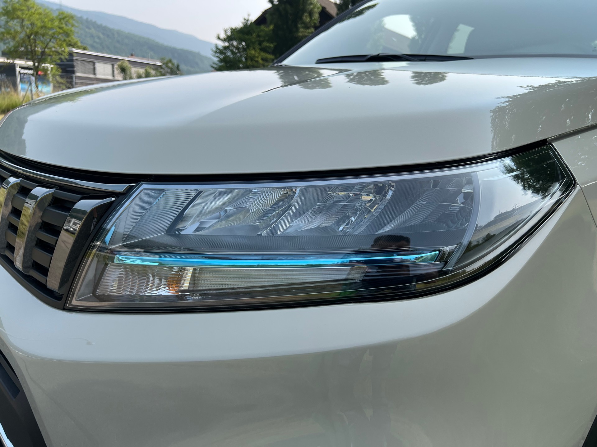 SUZUKI VITARA 1.4 HYBRIDE ALLGRIP AUTOMAT "40 JAHRE SUZUKI" CH WAGEN !! TOP ZUSTAND. VOLL OPTIONEN !!-showroom-element-1
