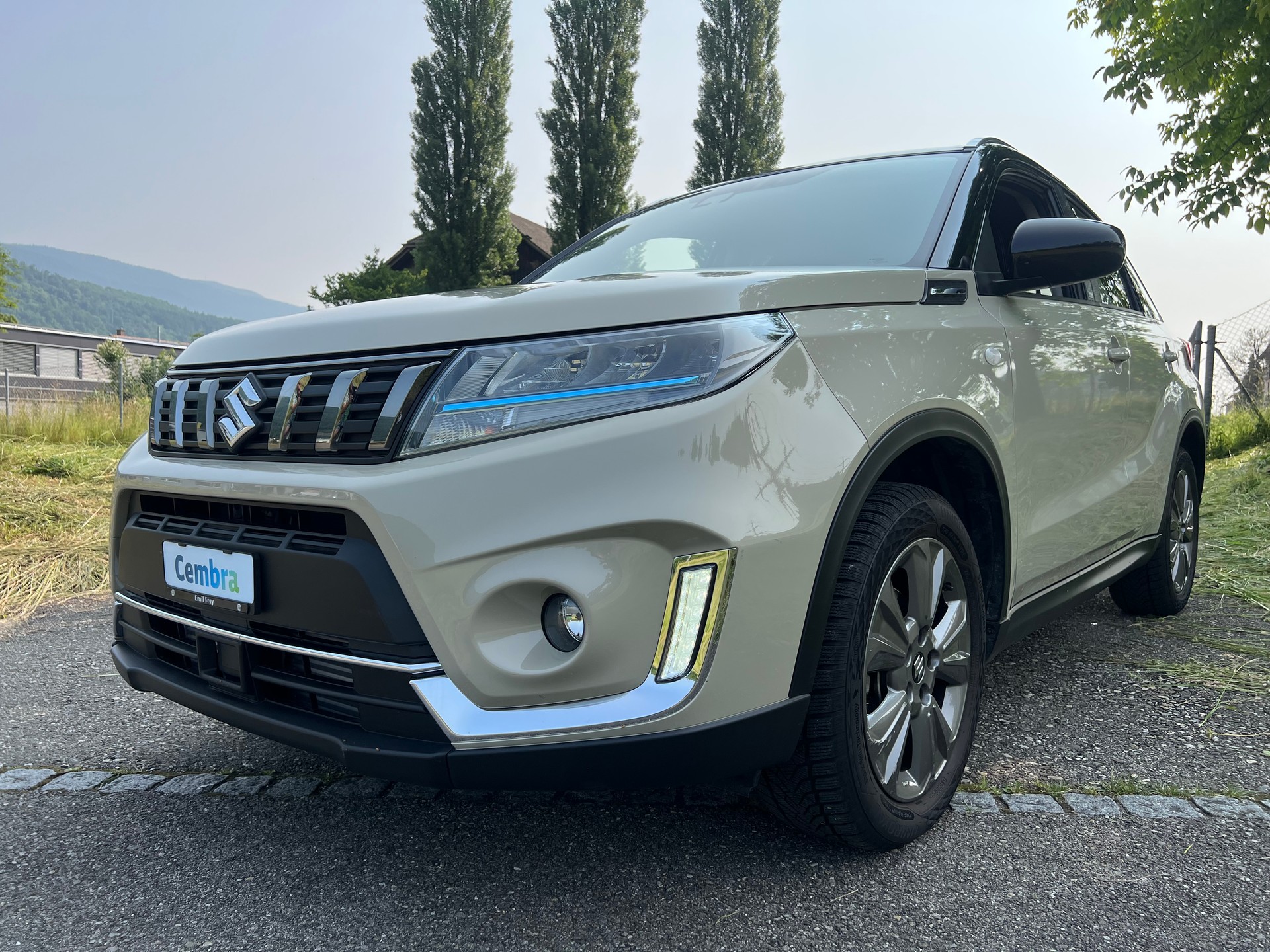 SUZUKI VITARA 1.4 HYBRIDE ALLGRIP AUTOMAT "40 JAHRE SUZUKI" CH WAGEN !! TOP ZUSTAND. VOLL OPTIONEN !!