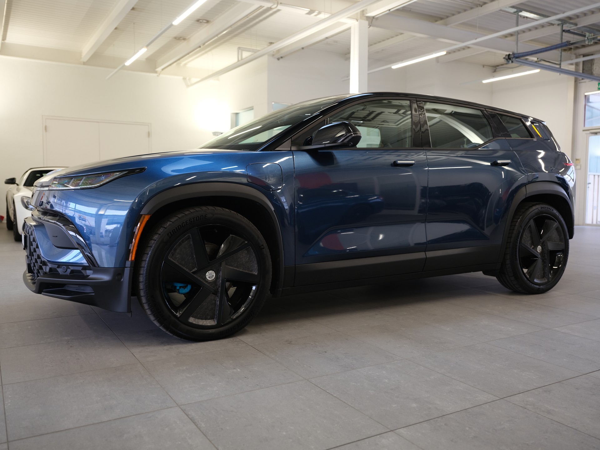FISKER Ocean 113kWh Extreme AWD-showroom-element-2