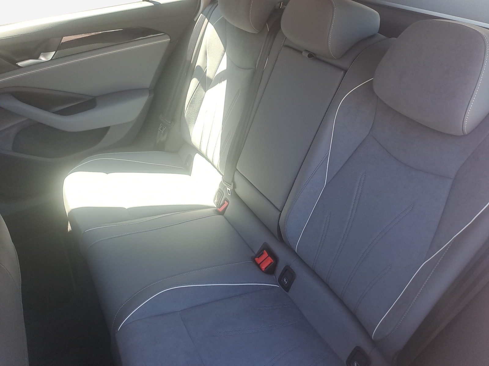 VW Passat Variant 2.0 TDI evo Business DSG-image-11