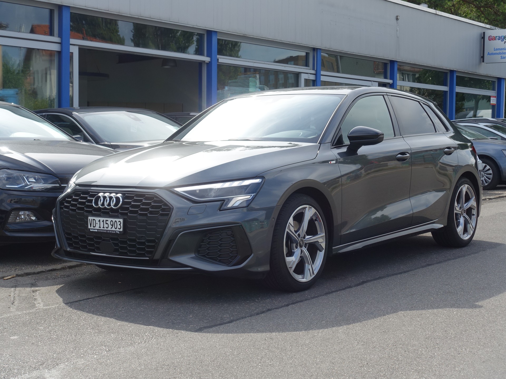 AUDI A3 Sportback 35 TFSI Attraction S-tronic-showroom-element-1