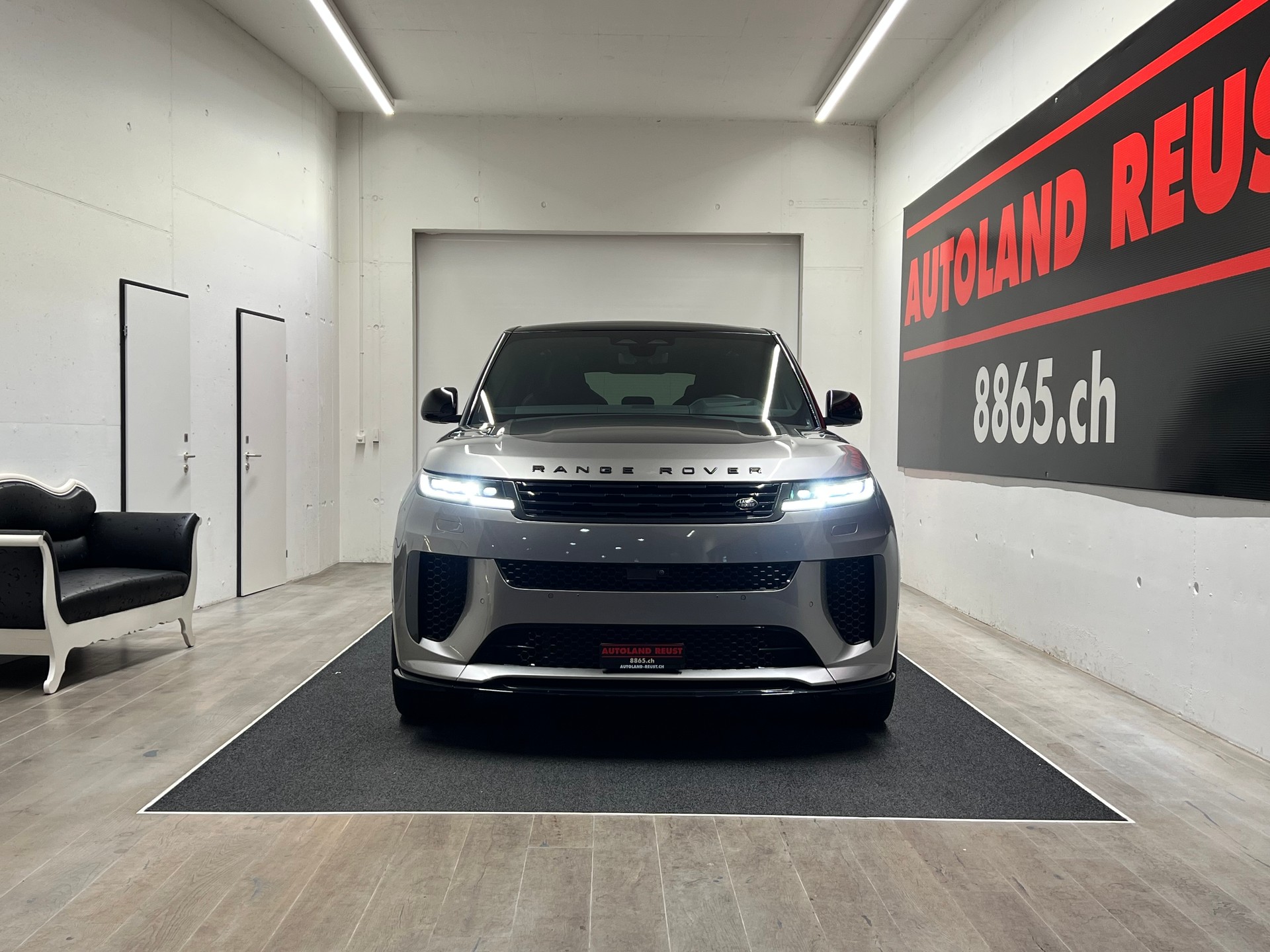 LAND ROVER Range Rover Sport P635 4.4 V8 SV Edition One-showroom-element-1