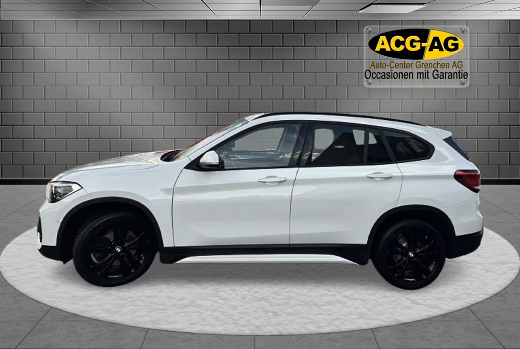 BMW BMW BMW X1 xDrive 20d xLine Steptronic ** Leder ** Grand Navigation ** RF Kamera ** PR Glasdach ** Sitzmemory **-showroom-element-3