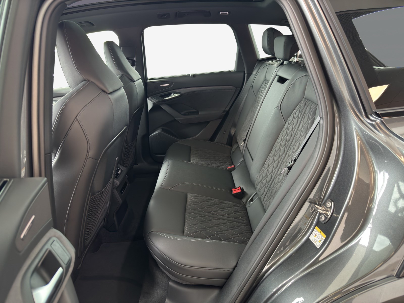 AUDI Q6 e-tron quattro-image-10