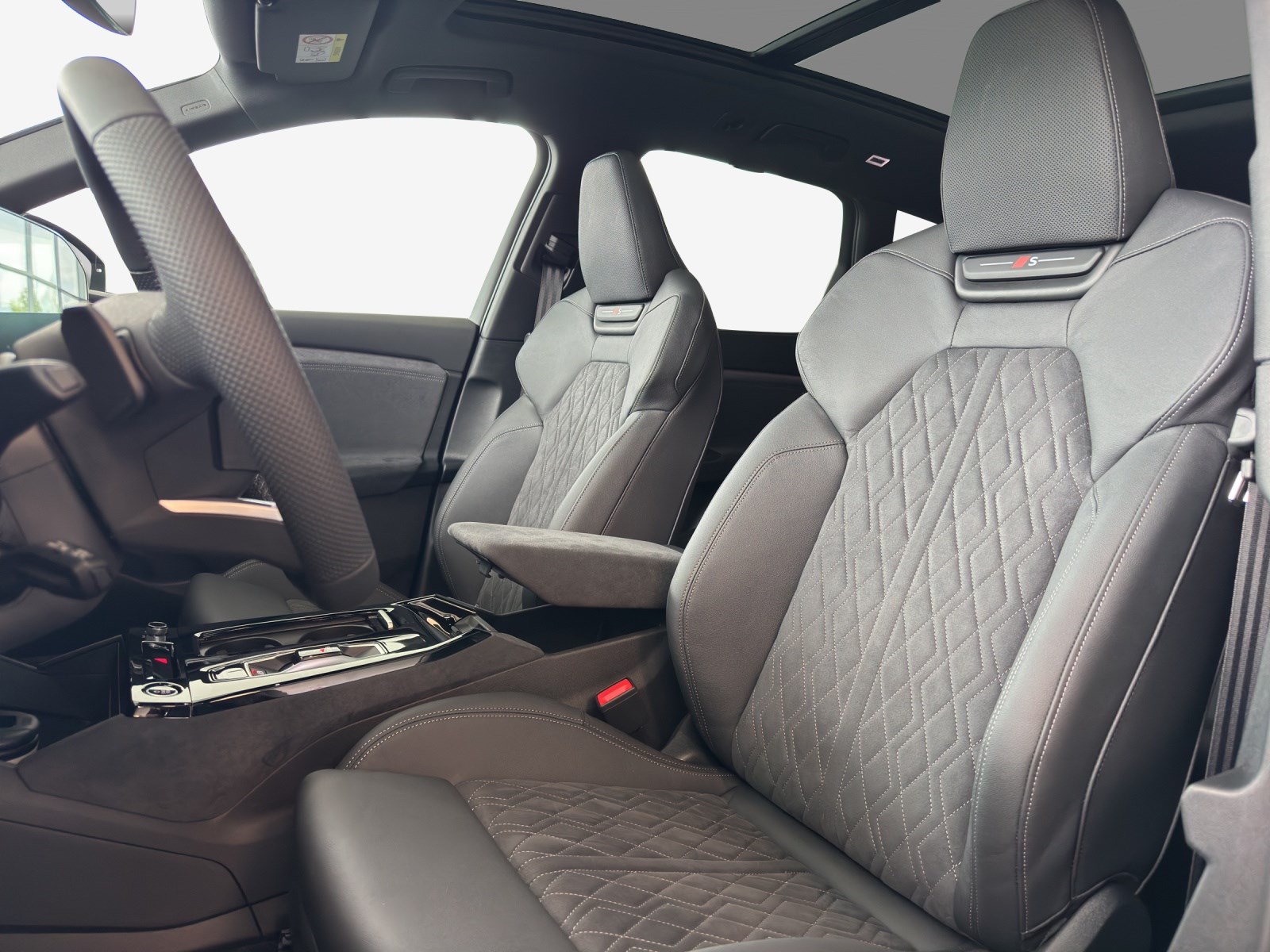 AUDI Q6 e-tron quattro-image-8