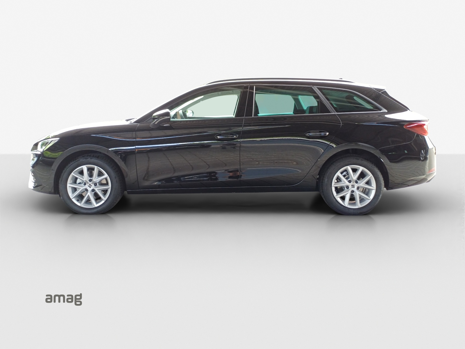 SEAT Leon ST 1.5 eTSI mHEV DSG Style-showroom-element-1