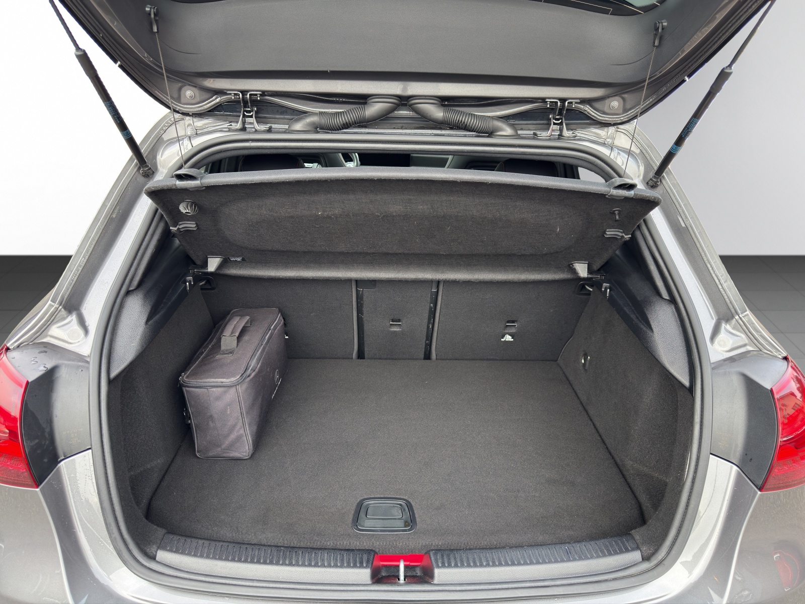 Image MERCEDES-BENZ A-250 A 250 e 8G-DCT