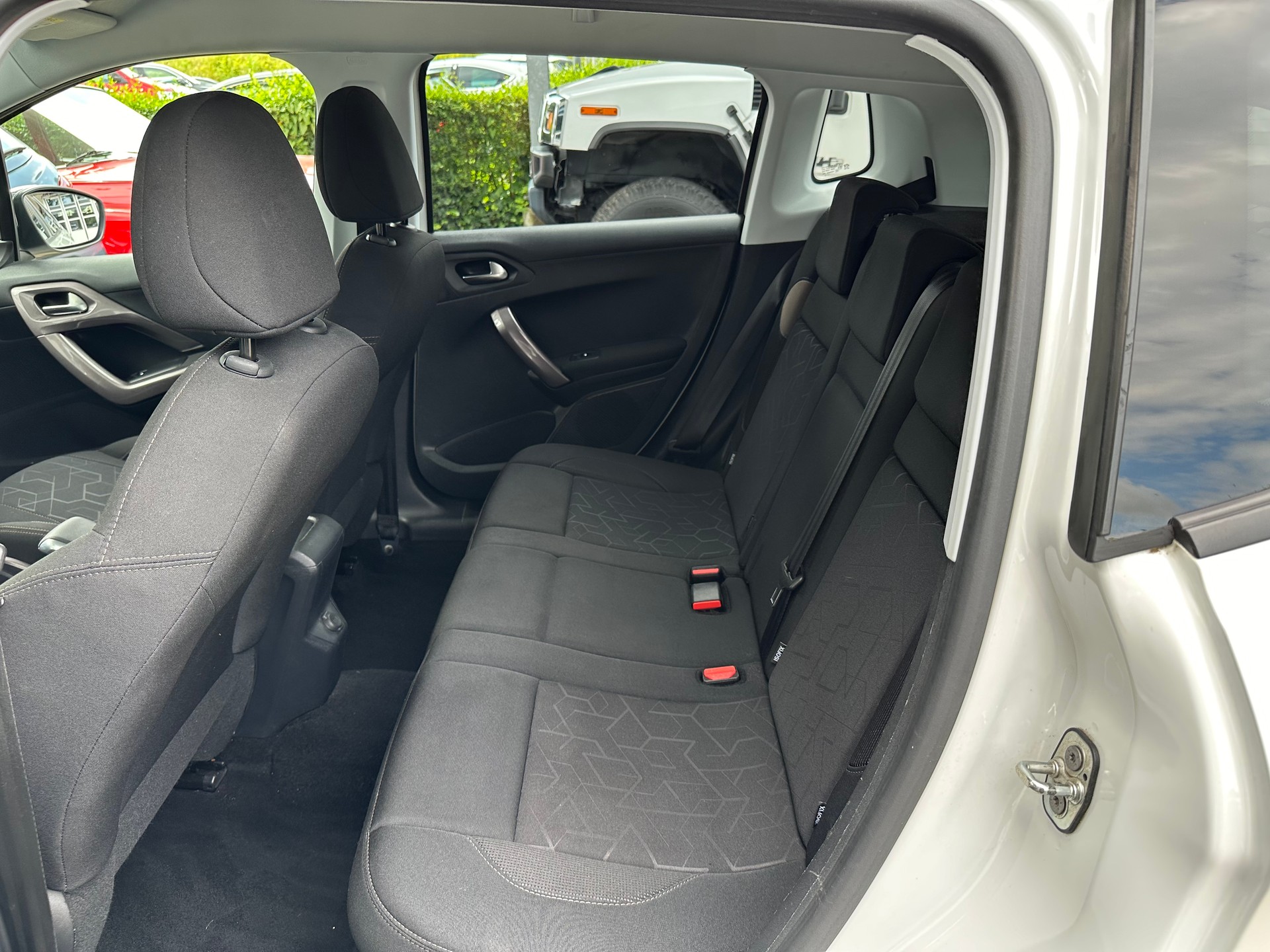 PEUGEOT 2008 1.2 PureTech Style-image-14