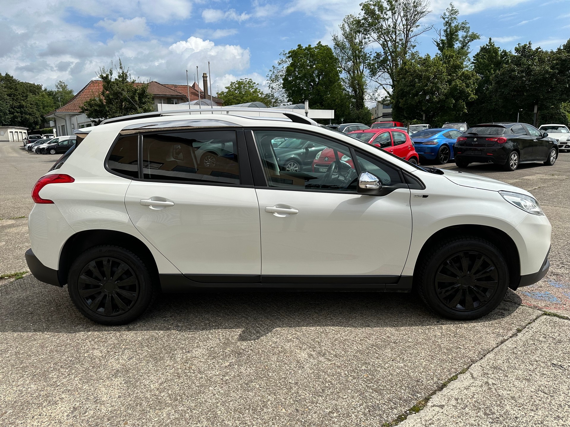 PEUGEOT 2008 1.2 PureTech Style-image-8