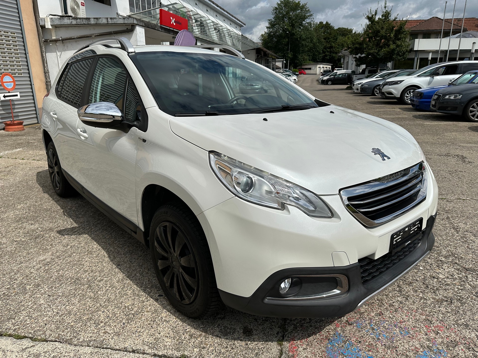 PEUGEOT 2008 1.2 PureTech Style-image-6