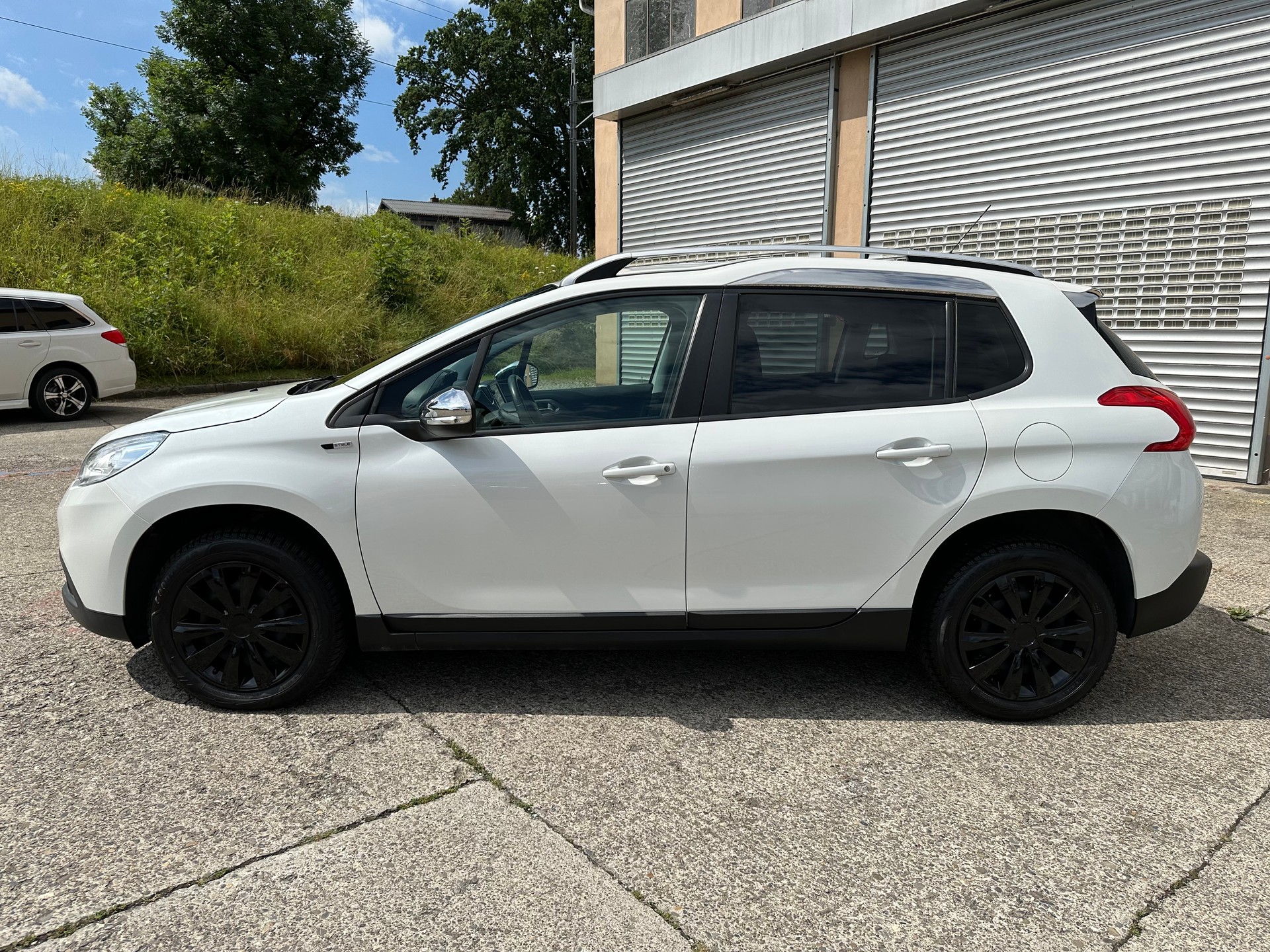 PEUGEOT 2008 1.2 PureTech Style-image-1