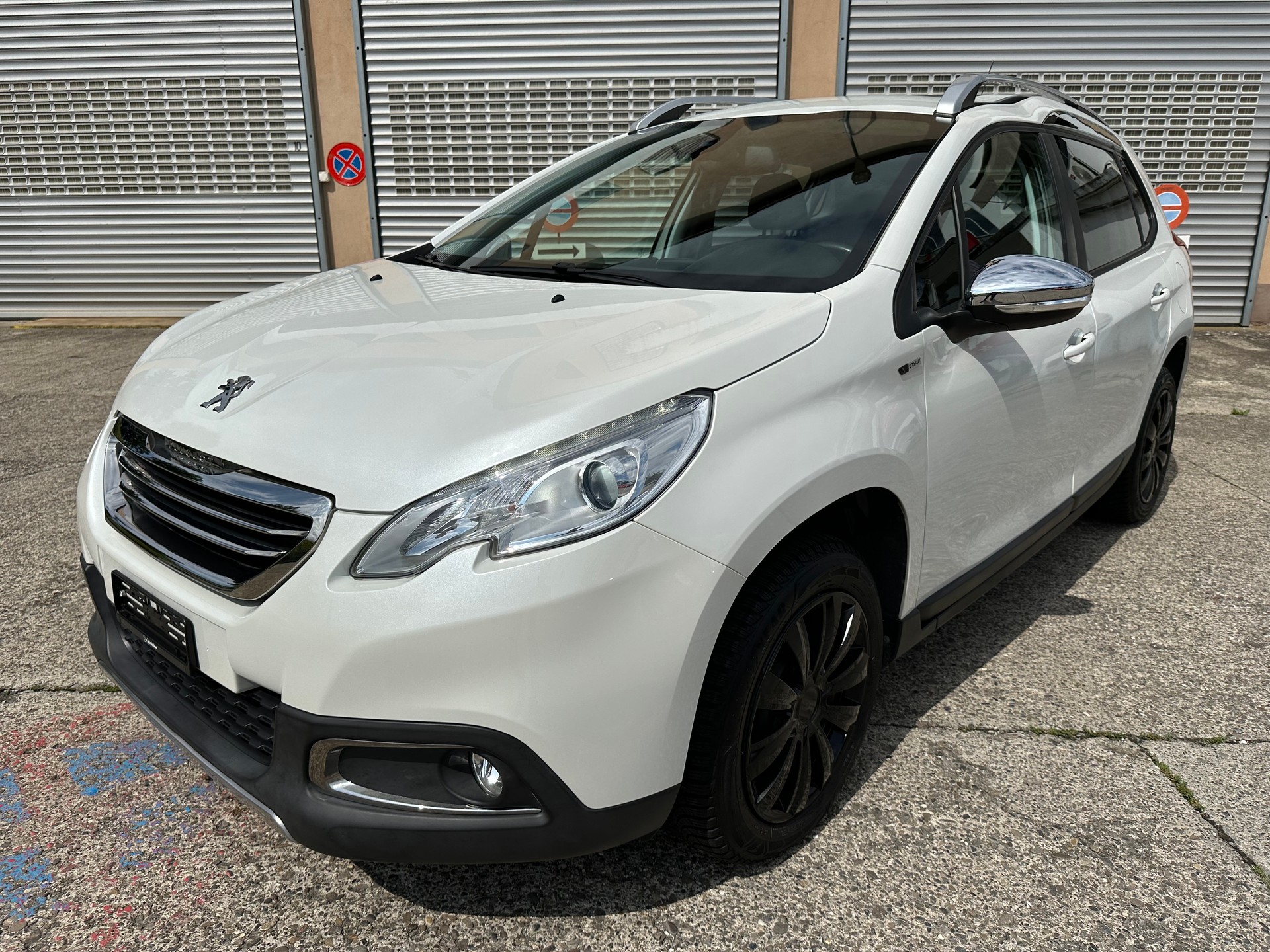 PEUGEOT 2008 1.2 PureTech Style-image-0