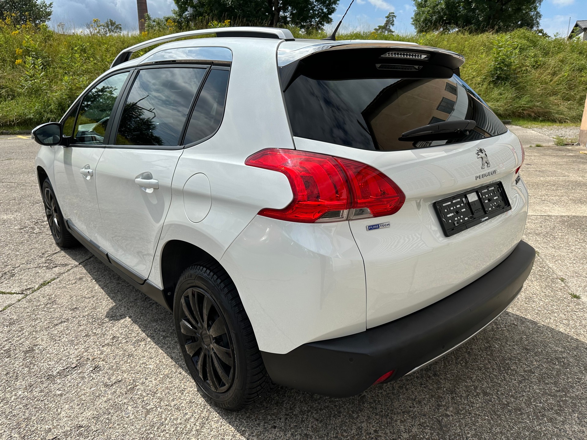 PEUGEOT 2008 1.2 PureTech Style-image-2