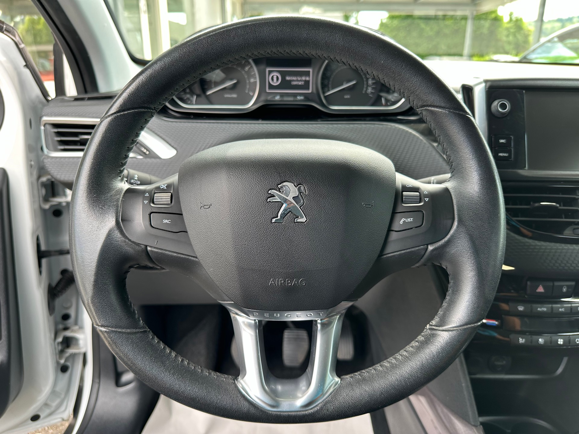 PEUGEOT 2008 1.2 PureTech Style-image-11