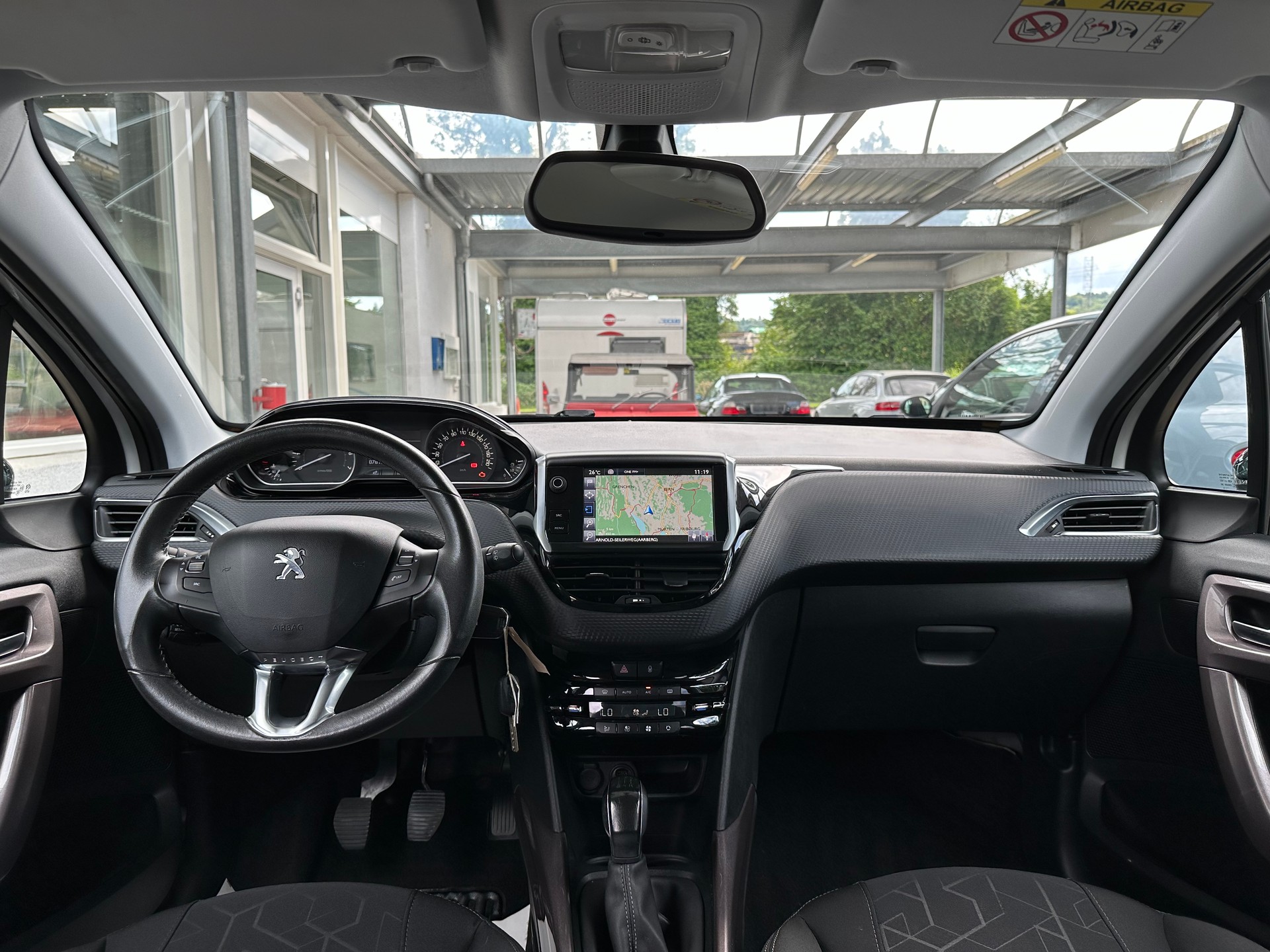 PEUGEOT 2008 1.2 PureTech Style-image-13