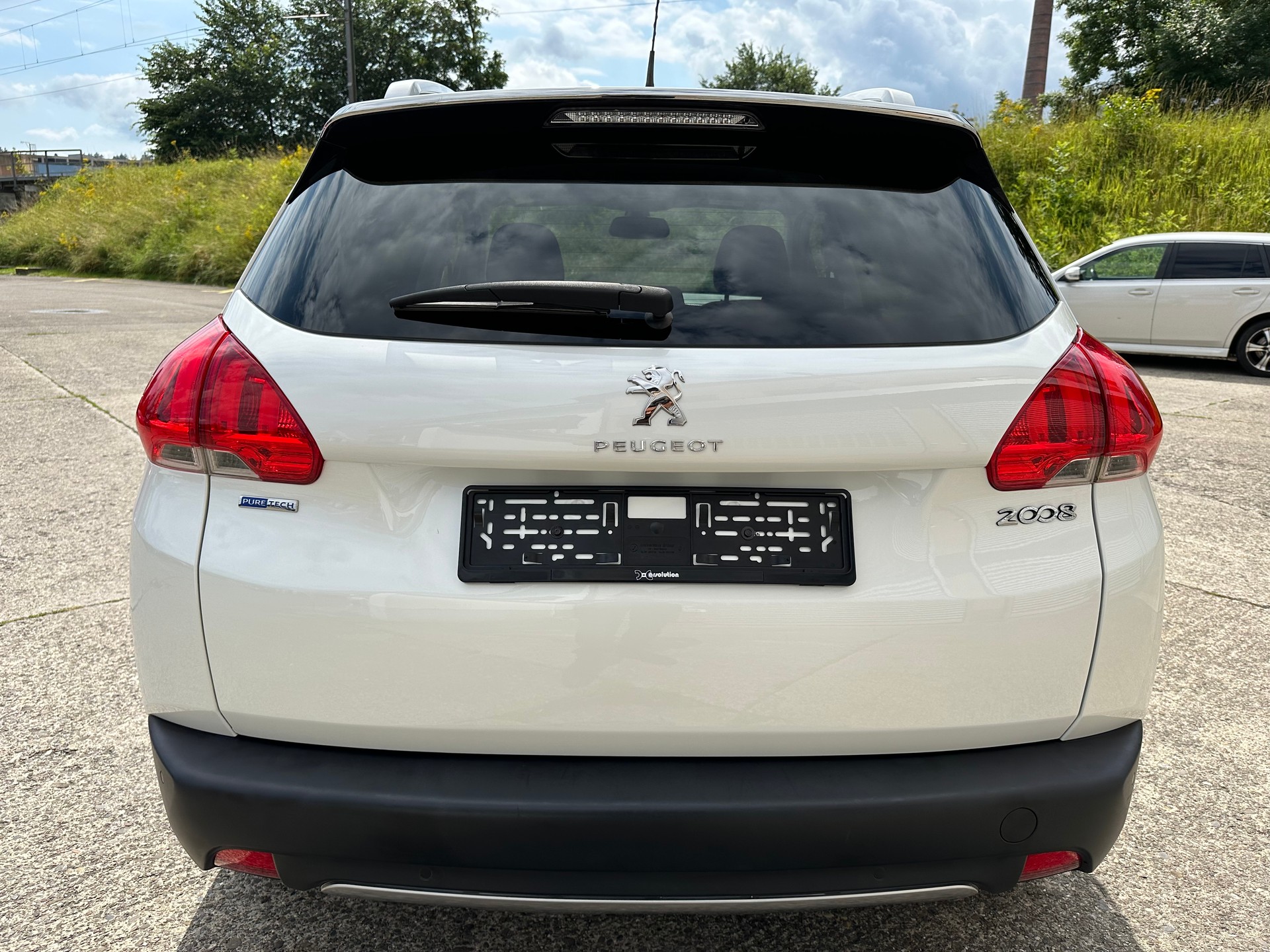 PEUGEOT 2008 1.2 PureTech Style-image-3