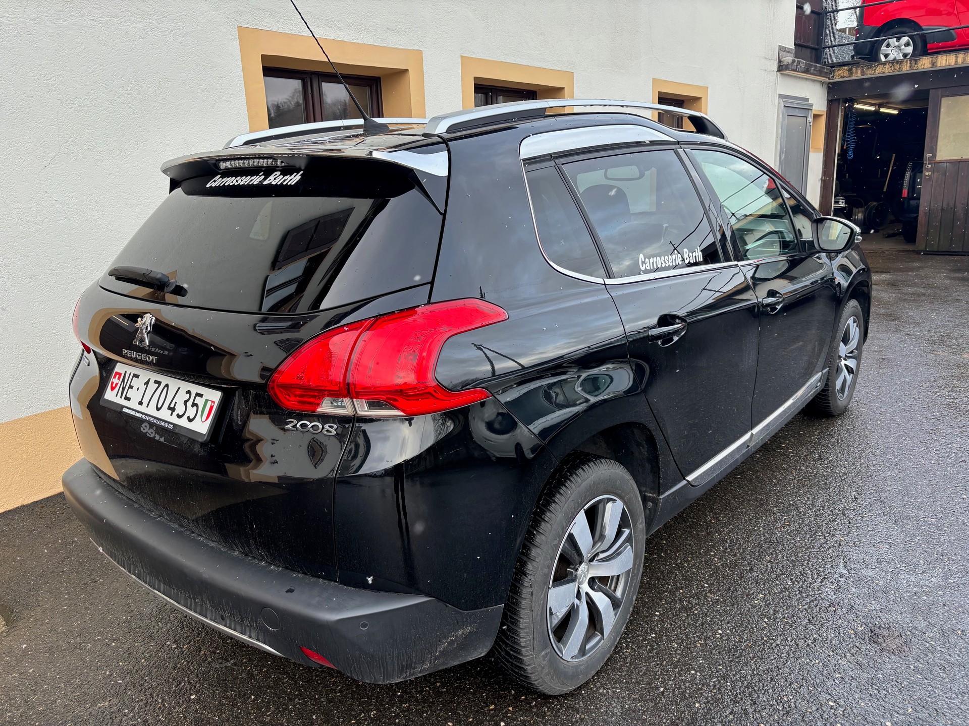 PEUGEOT 2008 1.2 PureTech Allure-image-1