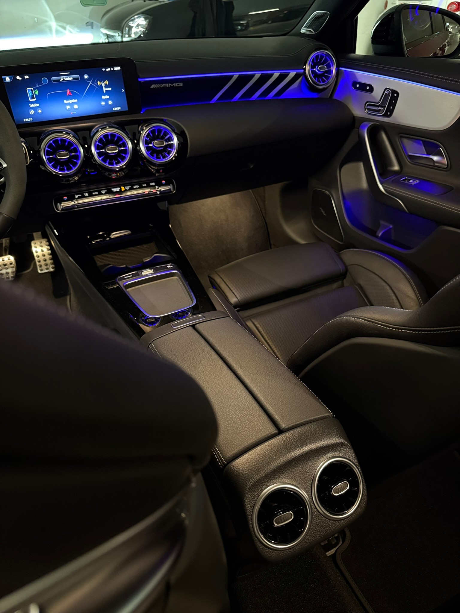 MERCEDES-BENZ A 35 AMG-image-2