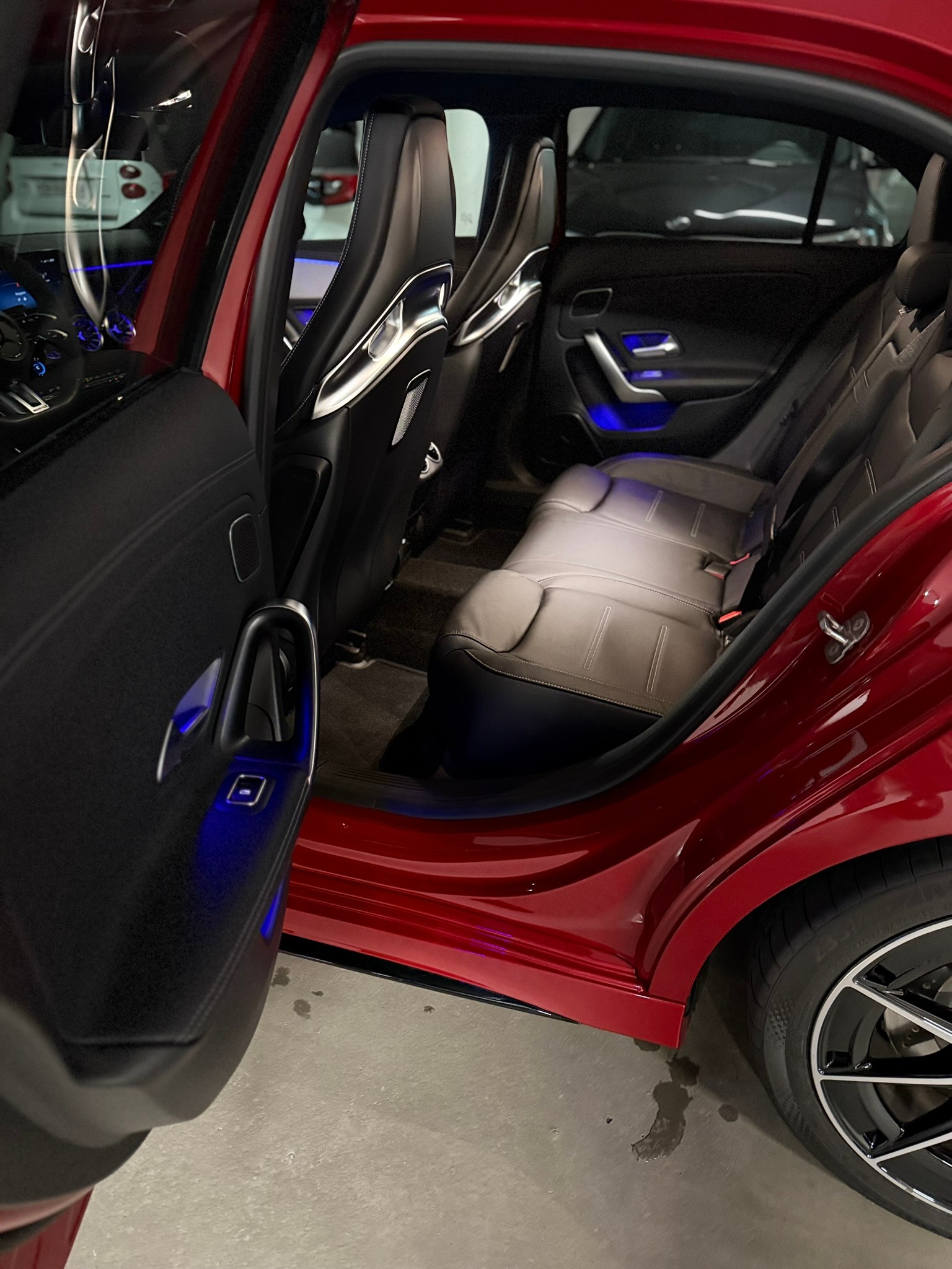 MERCEDES-BENZ A 35 AMG-image-3