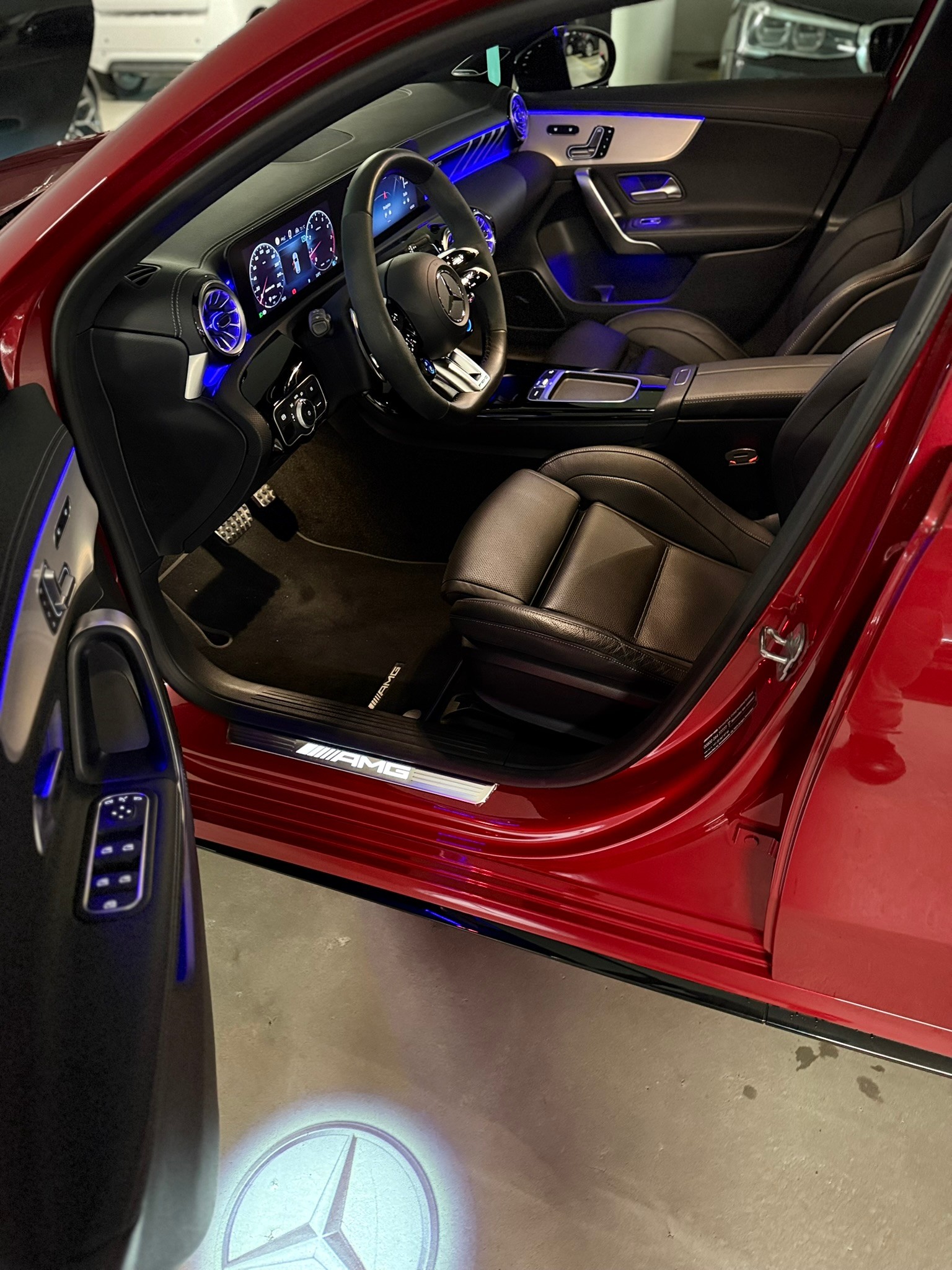 MERCEDES-BENZ A 35 AMG-image-4