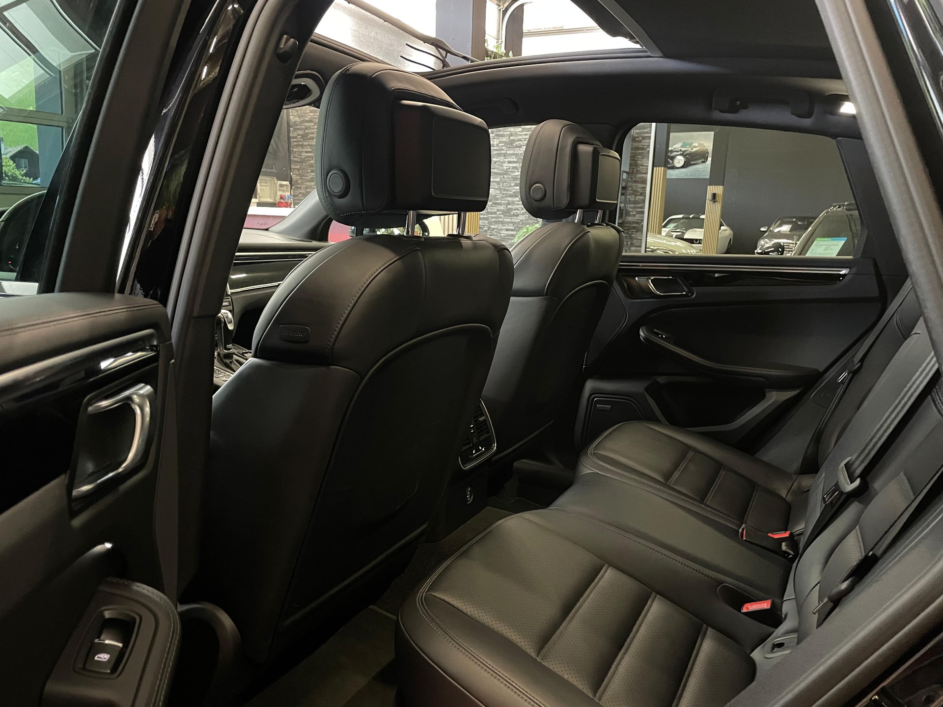 PORSCHE Macan S PDK-image-11