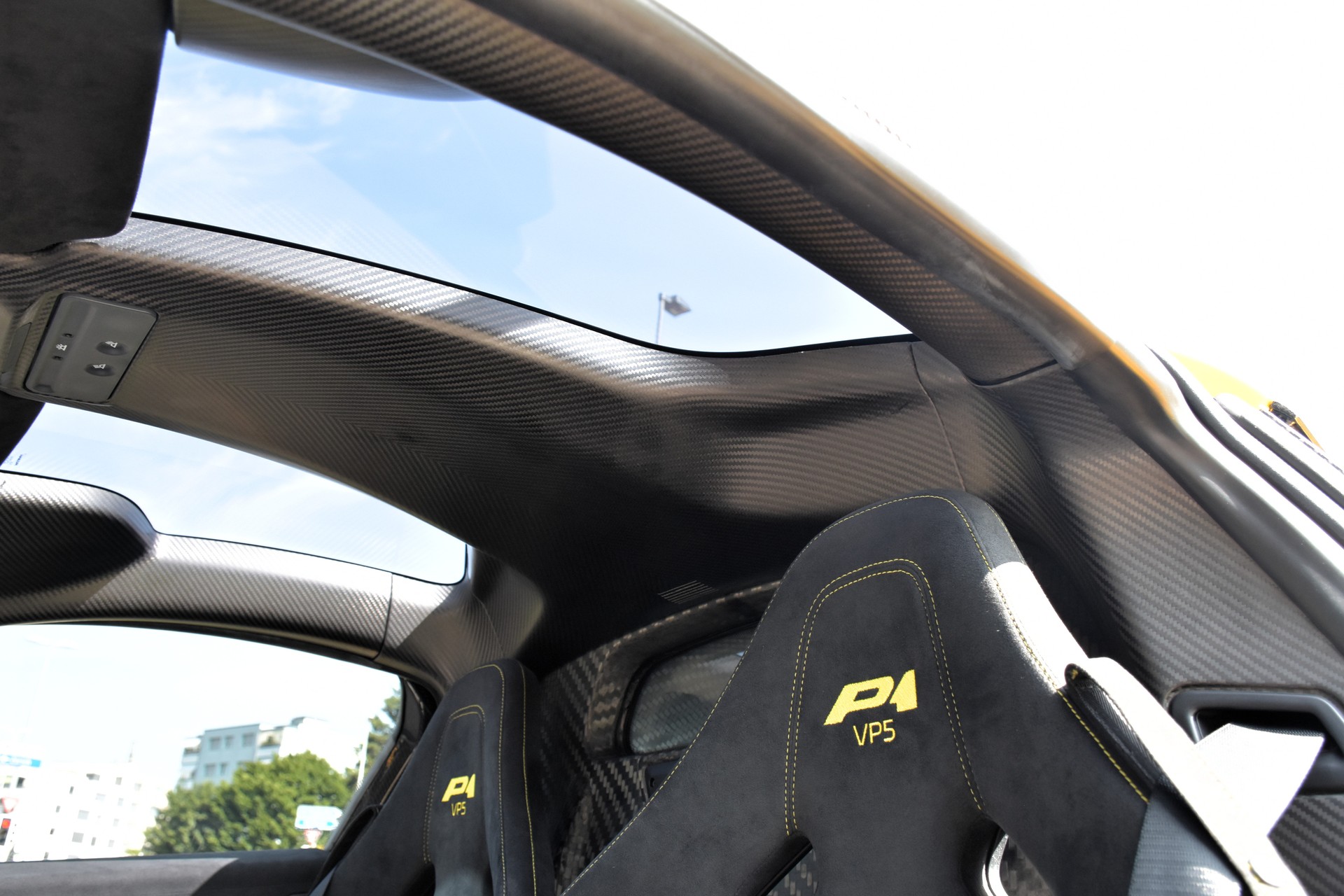 McLAREN P1™-image-17