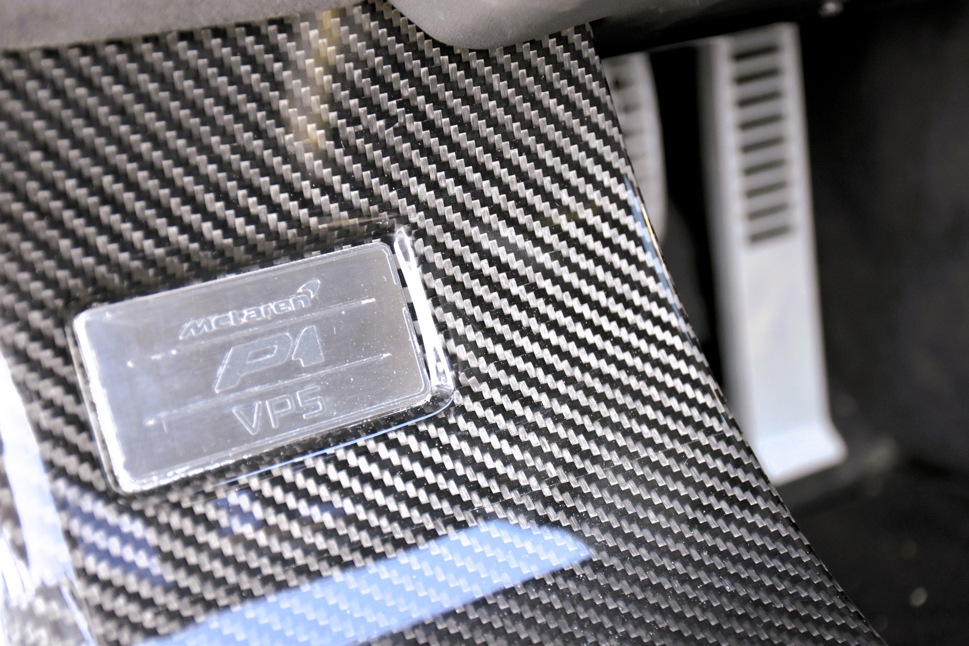 McLAREN P1™-image-18