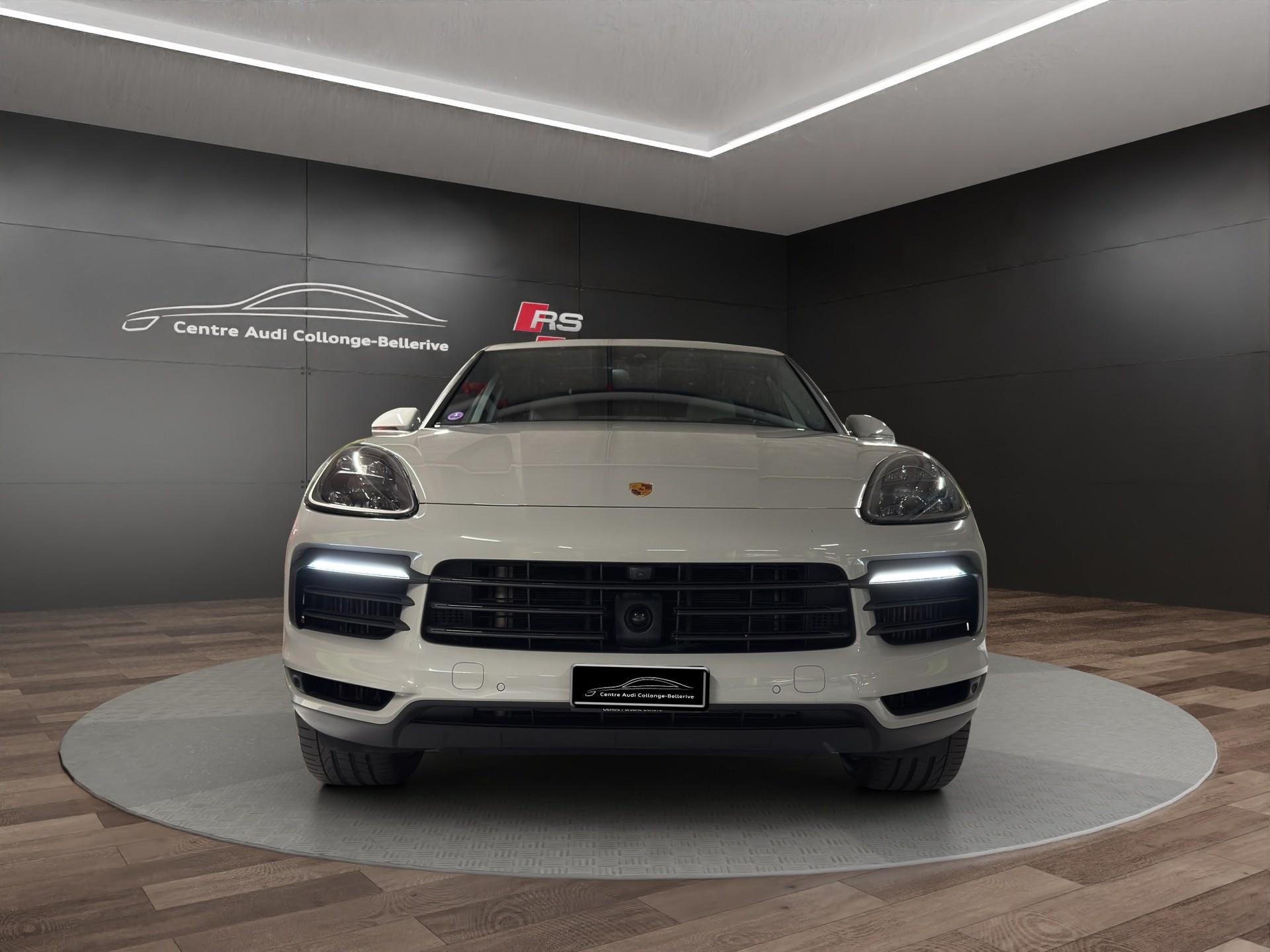 PORSCHE Cayenne S-showroom-element-1
