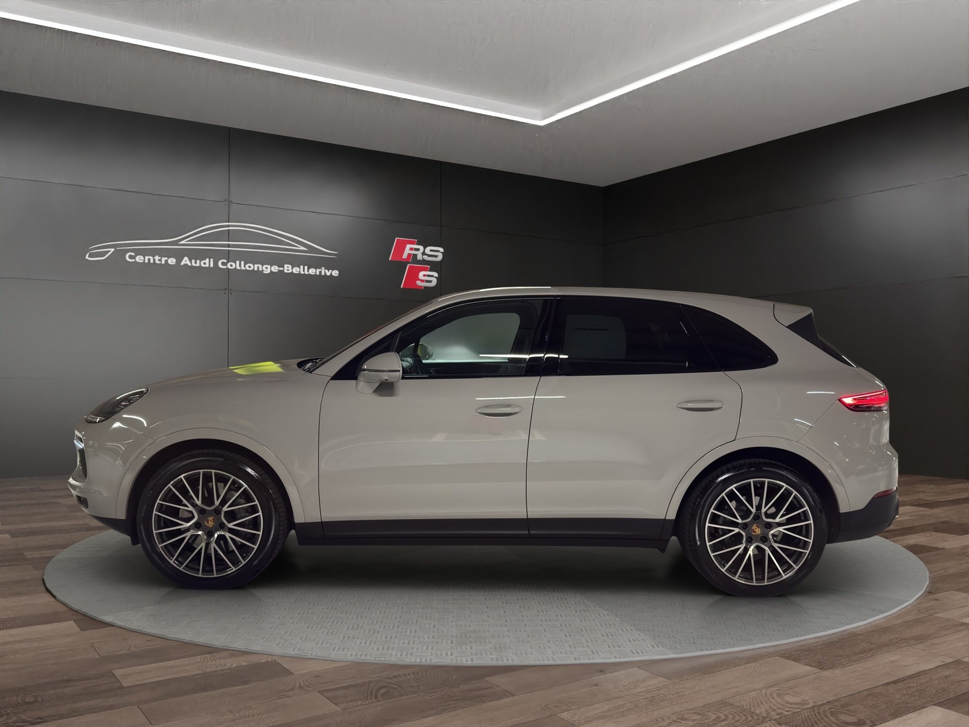 PORSCHE Cayenne S-showroom-element-2