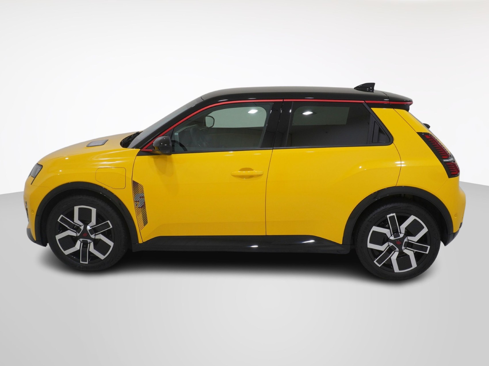 RENAULT R5 E-Tech Comfort Range iconic-showroom-element-1