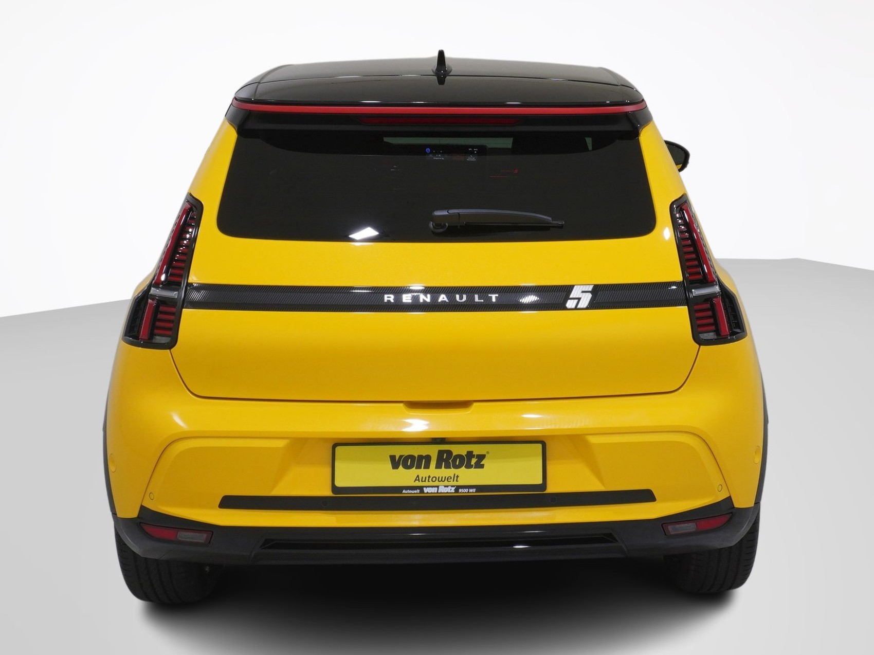 RENAULT R5 E-Tech Comfort Range iconic-showroom-element-2