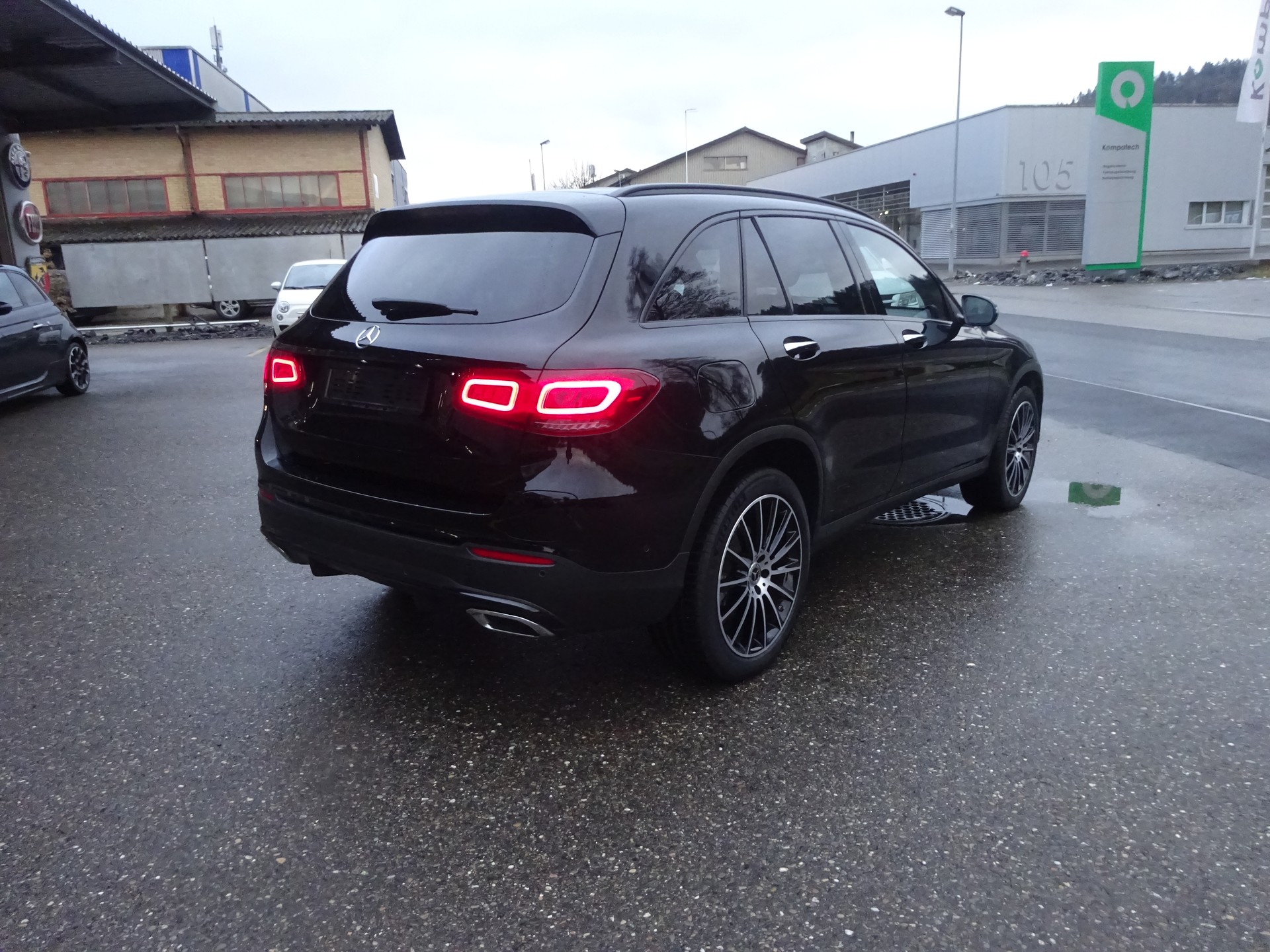MERCEDES-BENZ GLC 300 de AMG Line 4Matic 9G-Tronic-image-4