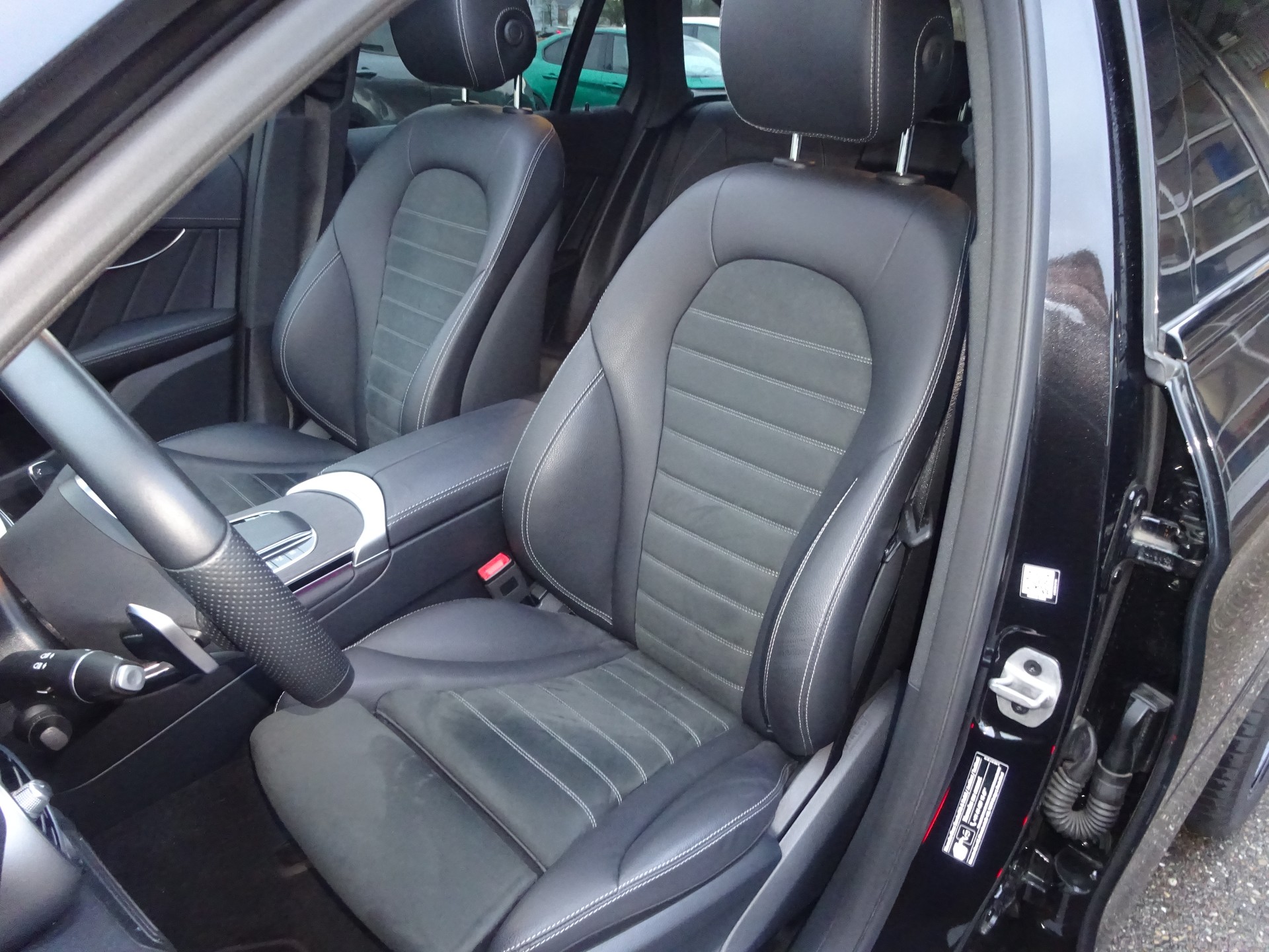 MERCEDES-BENZ GLC 300 de AMG Line 4Matic 9G-Tronic-image-10
