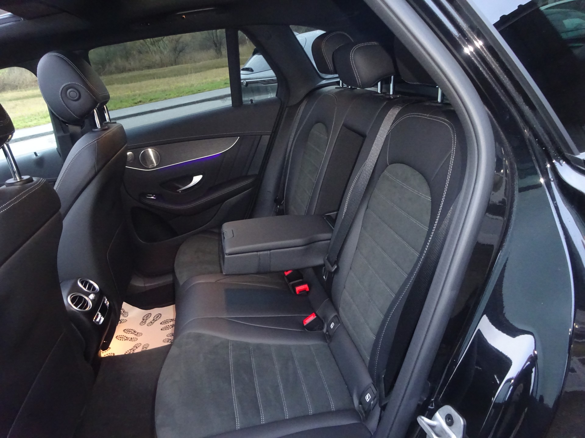 MERCEDES-BENZ GLC 300 de AMG Line 4Matic 9G-Tronic-image-13