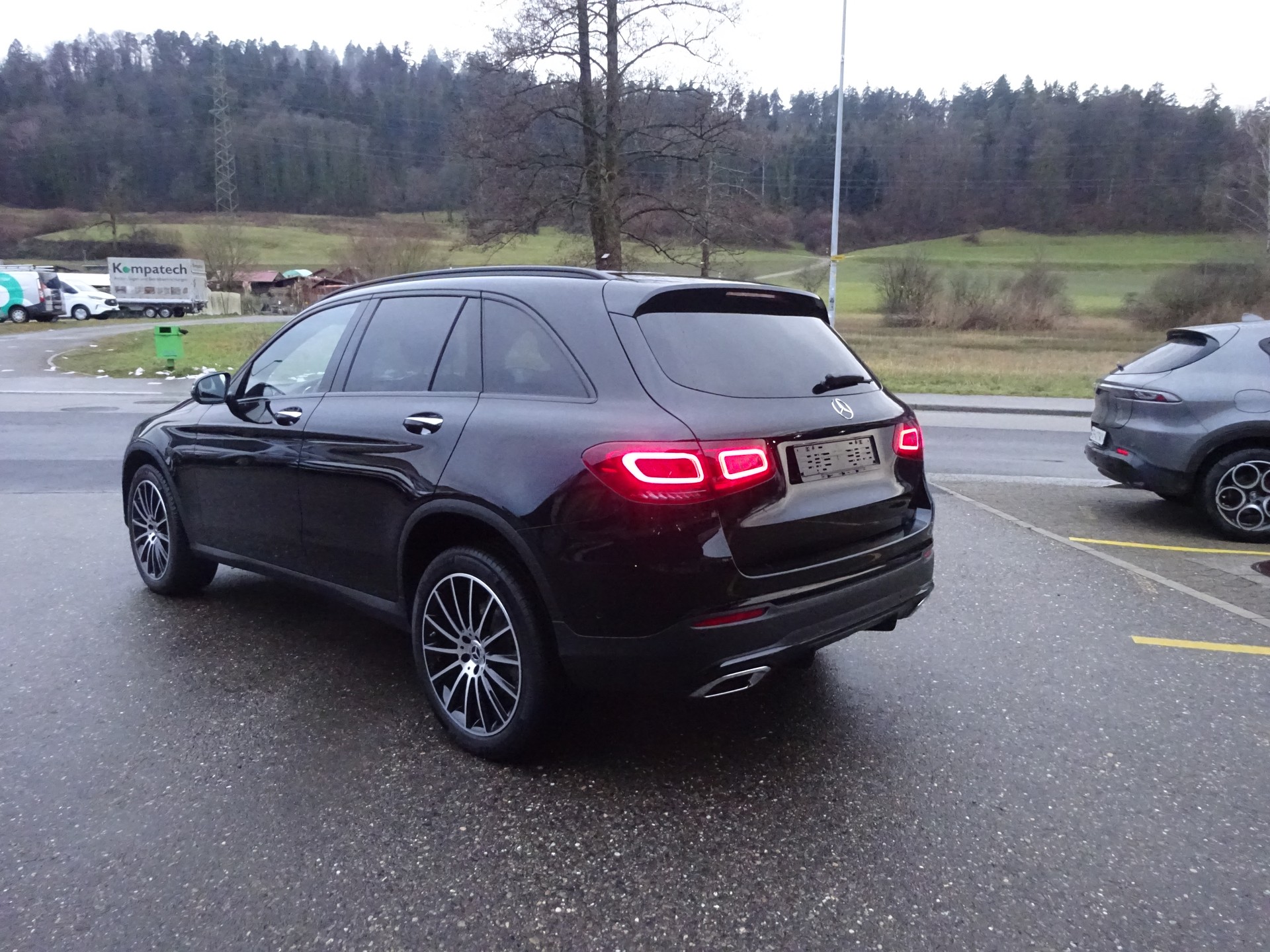 MERCEDES-BENZ GLC 300 de AMG Line 4Matic 9G-Tronic-image-2