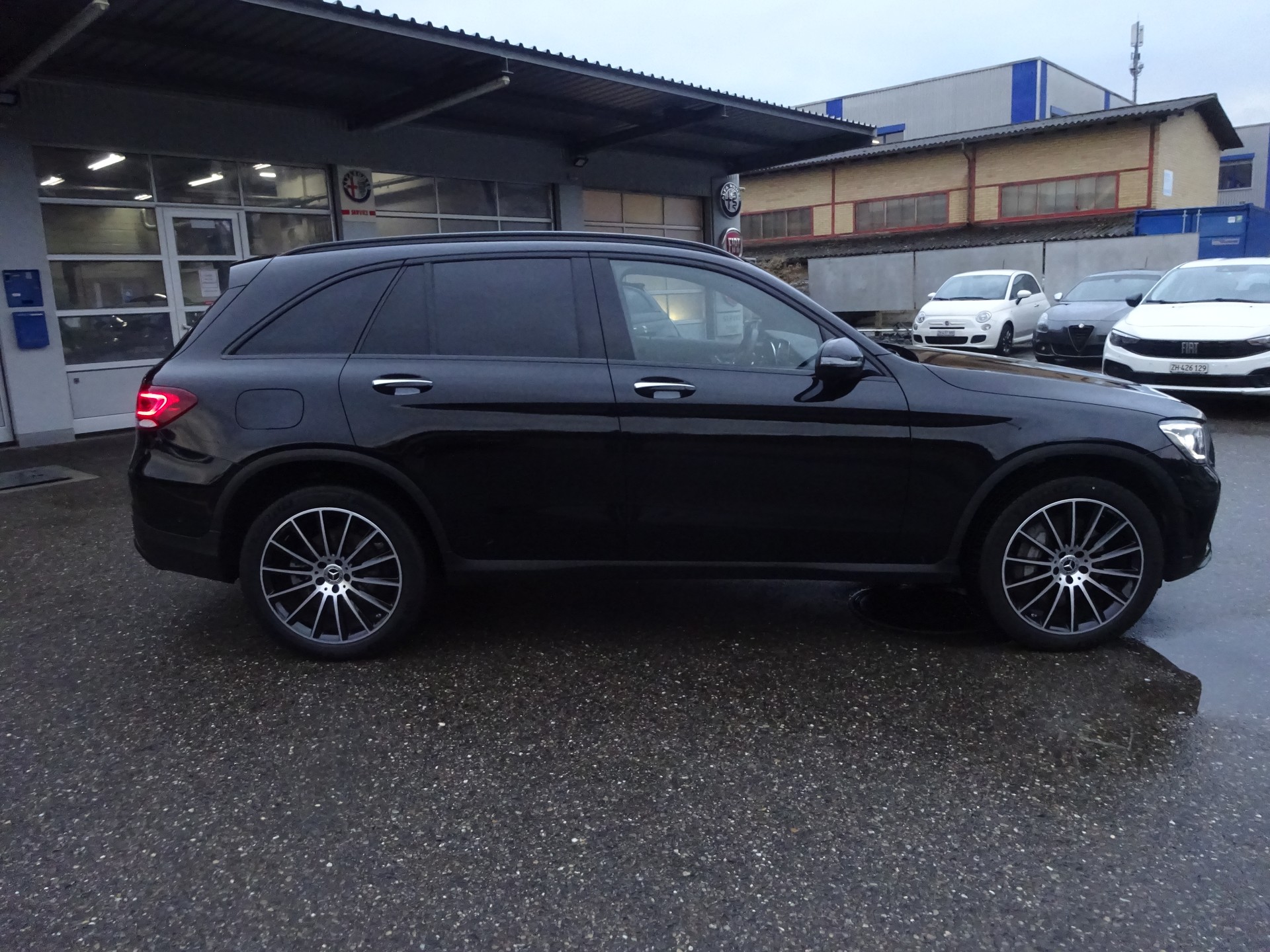 MERCEDES-BENZ GLC 300 de AMG Line 4Matic 9G-Tronic-image-5